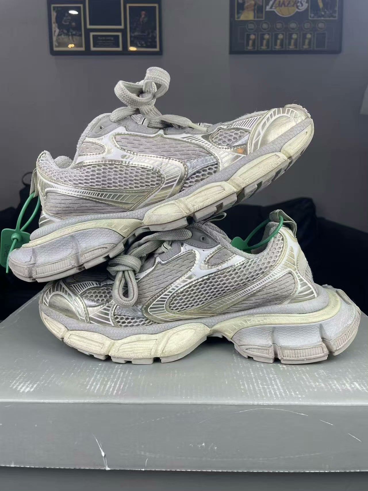 Balenciaga Balenciaga Gold Lowtop Sneakers us_8-5 Women Size US 8.5 / IT 38.5 - 5 Thumbnail