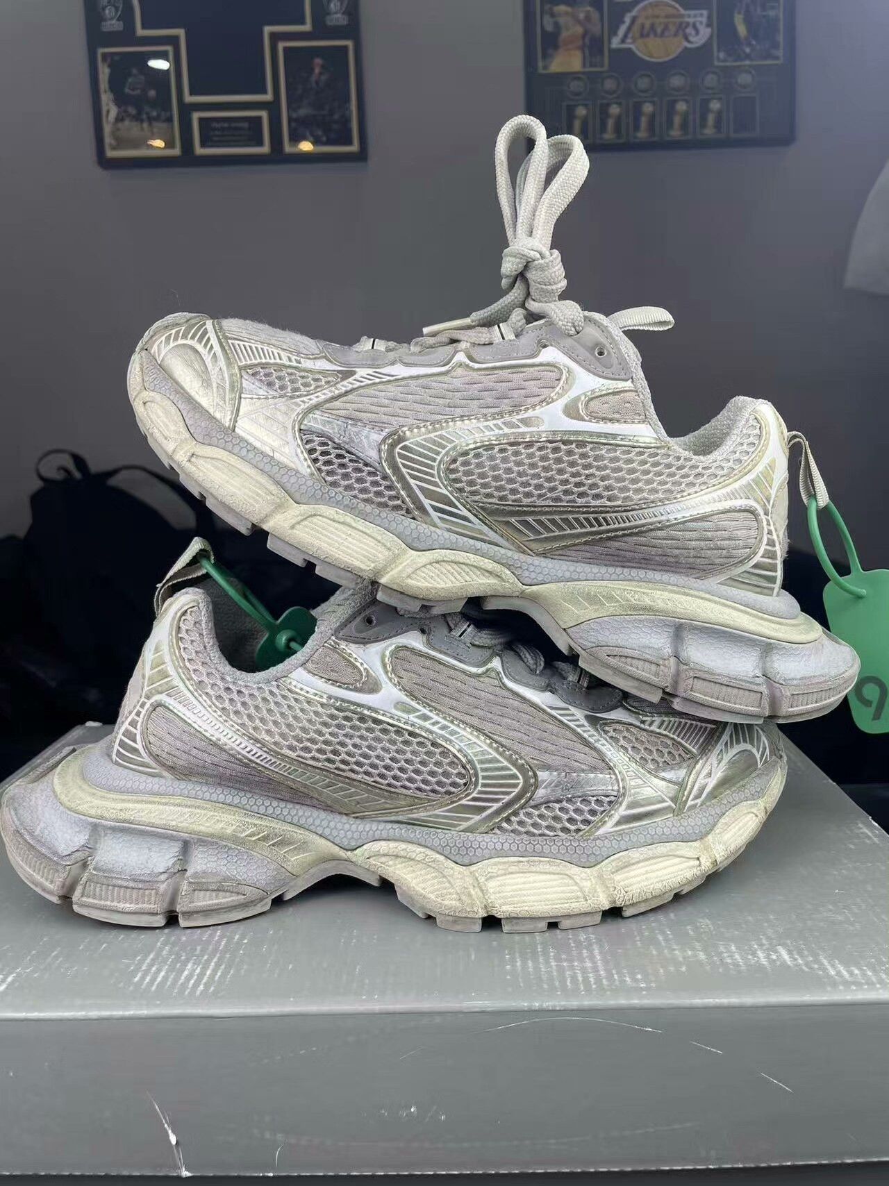 Balenciaga Balenciaga Gold Lowtop Sneakers us_8-5 Women Size US 8.5 / IT 38.5 - 6 Thumbnail