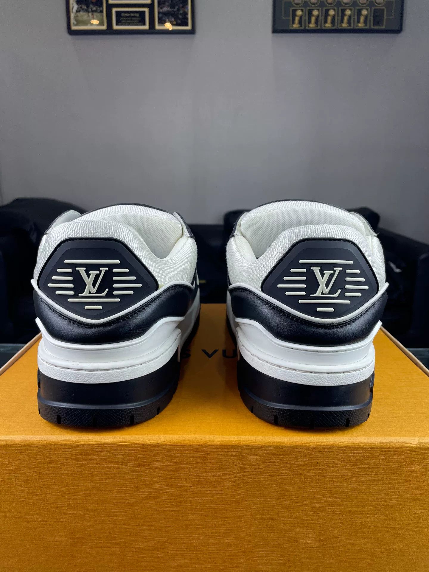Louis Vuitton Louis Vuitton Training Black Lowtop Sneakers 8.5 Men Size US 8.5 / EU 41-42 - 3 Thumbnail