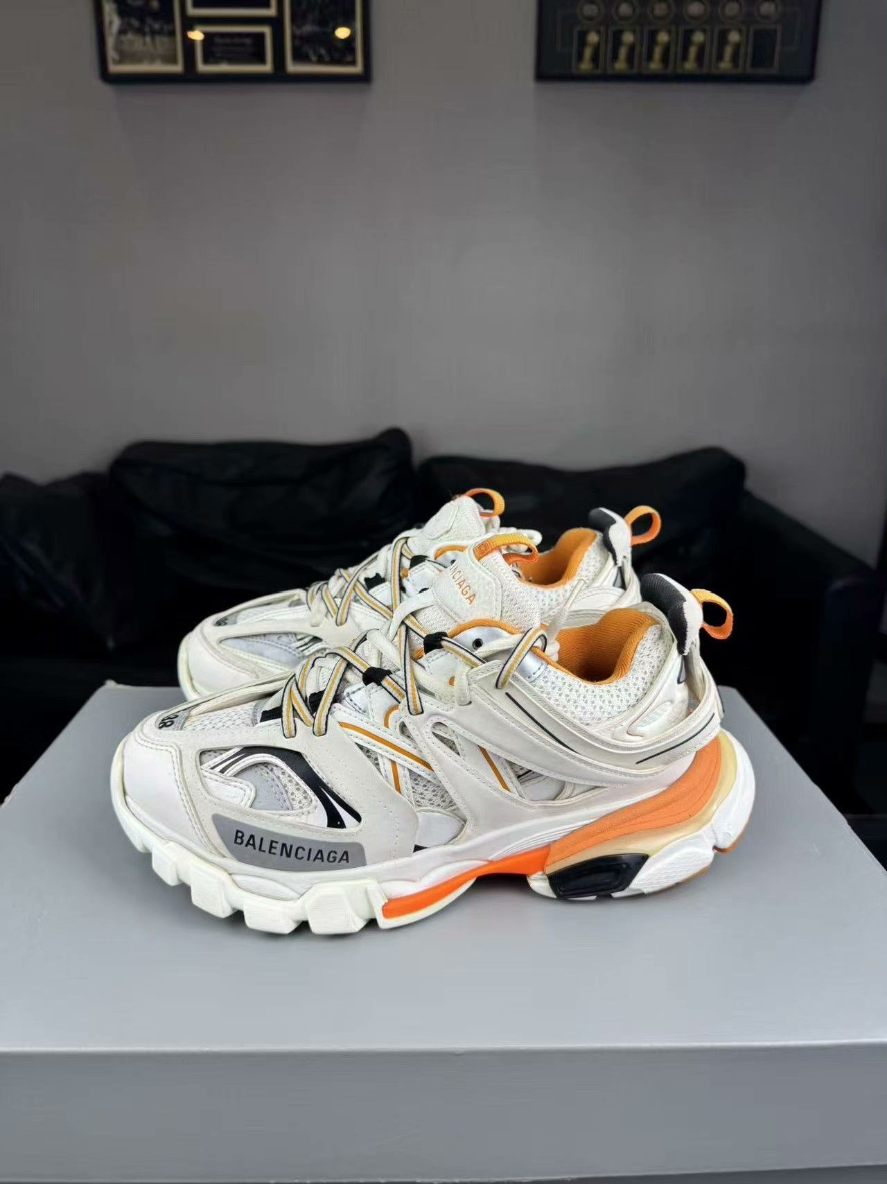 Balenciaga Balenciaga White Lowtop Sneakers us_7-5 Women Size US 7.5 / IT 37.5 - 3 Thumbnail