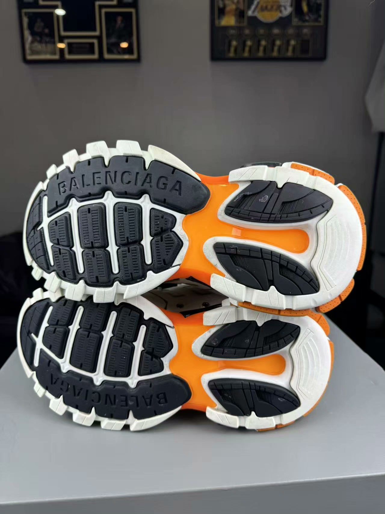 Balenciaga Balenciaga White Lowtop Sneakers us_7-5 Women Size US 7.5 / IT 37.5 - 5 Thumbnail