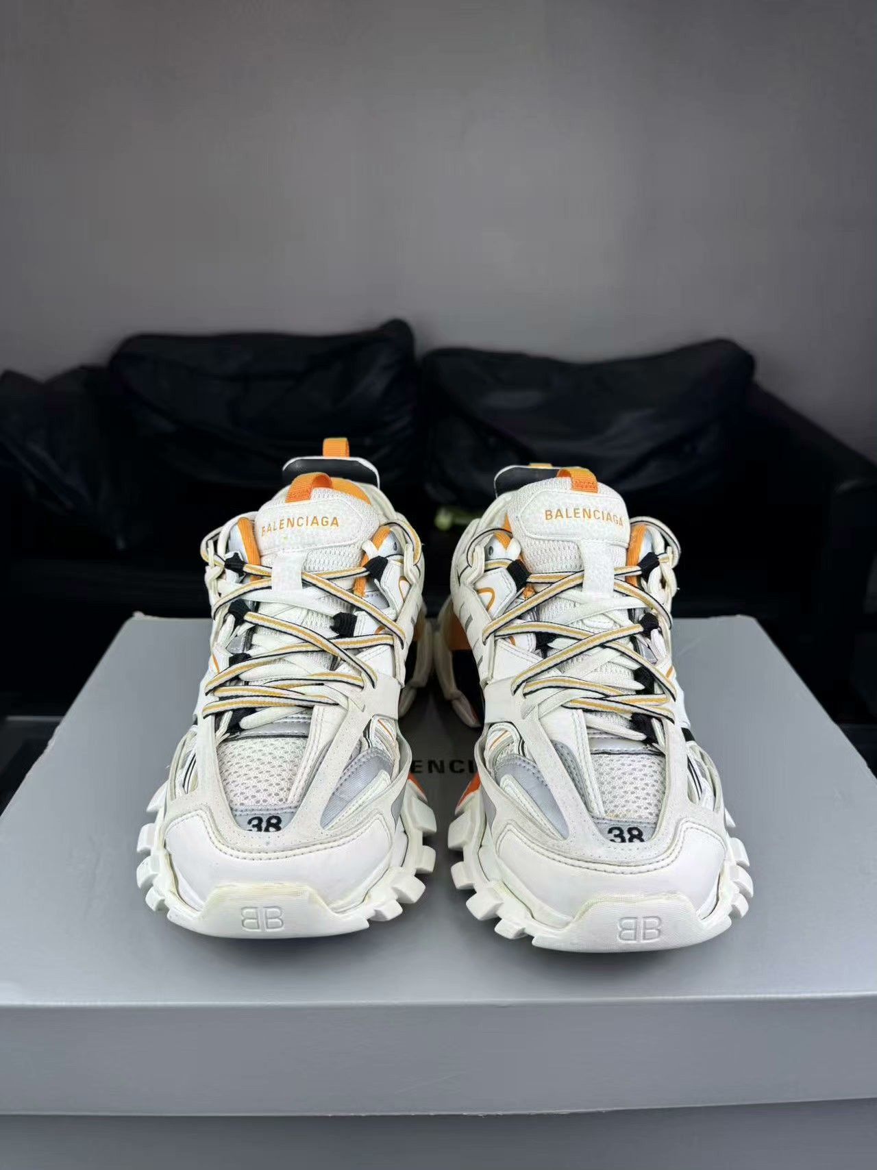 Balenciaga Balenciaga White Lowtop Sneakers us_7-5 Women Size US 7.5 / IT 37.5 - 2 Thumbnail