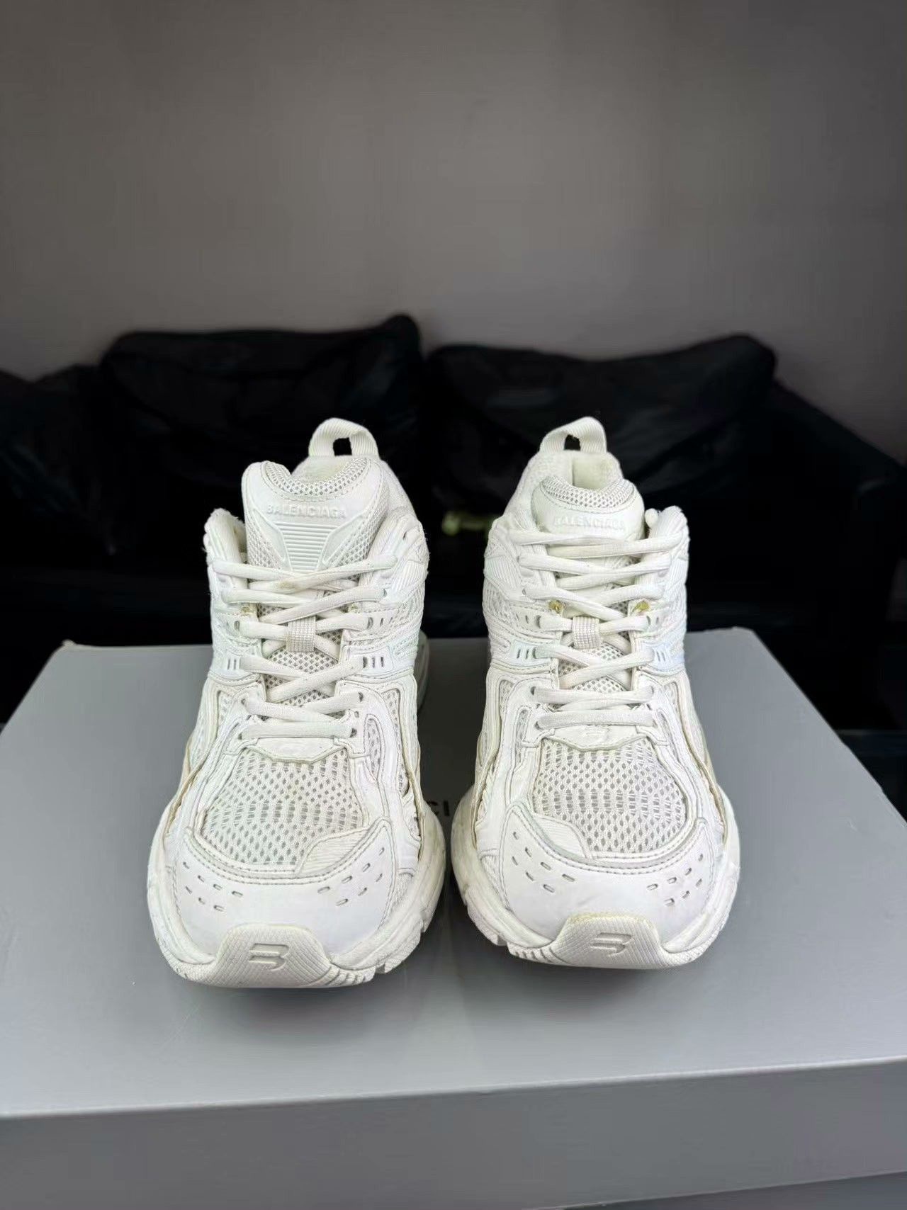 Balenciaga Balenciaga White Lowtop Sneakers us_6 Women Size US 6 / IT 36 - 2 Thumbnail
