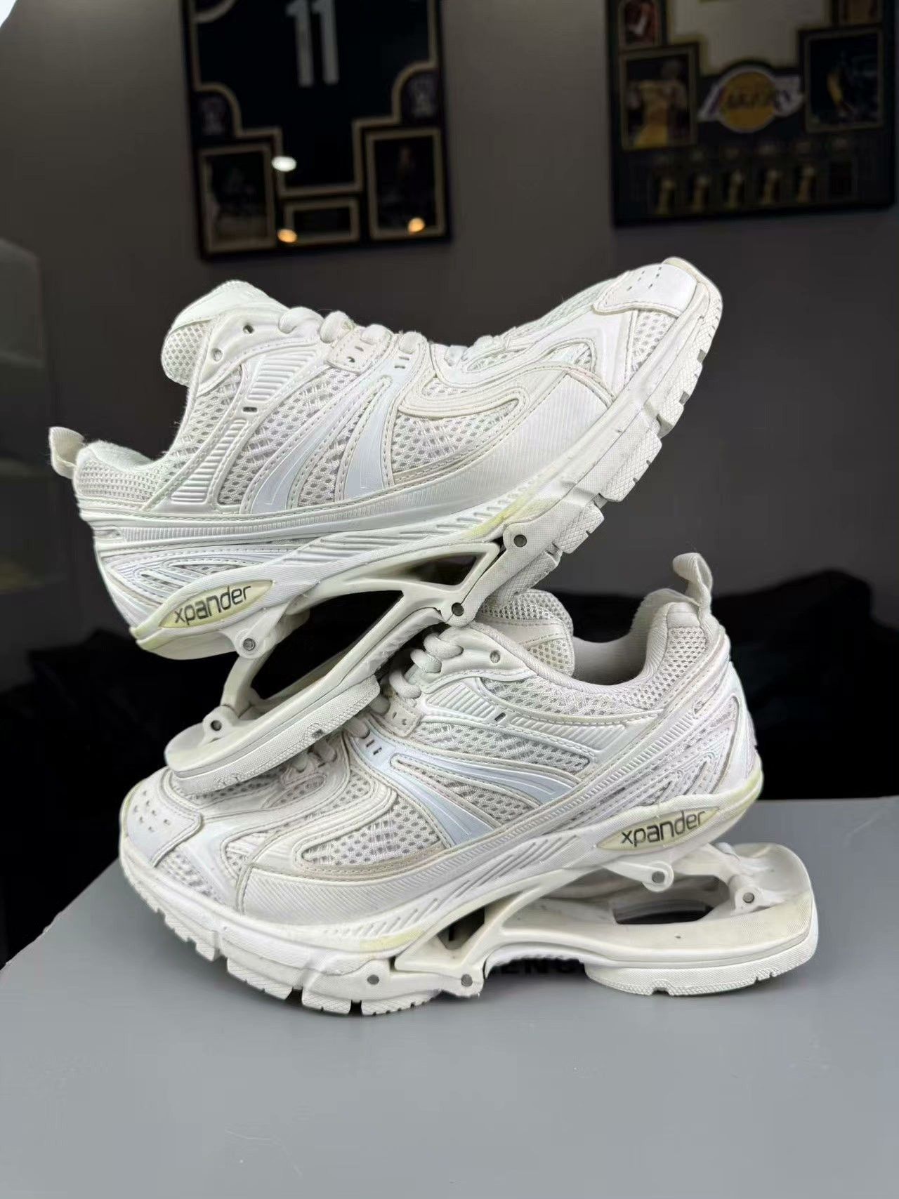 Balenciaga Balenciaga White Lowtop Sneakers us_6 Women Size US 6 / IT 36 - 7 Thumbnail