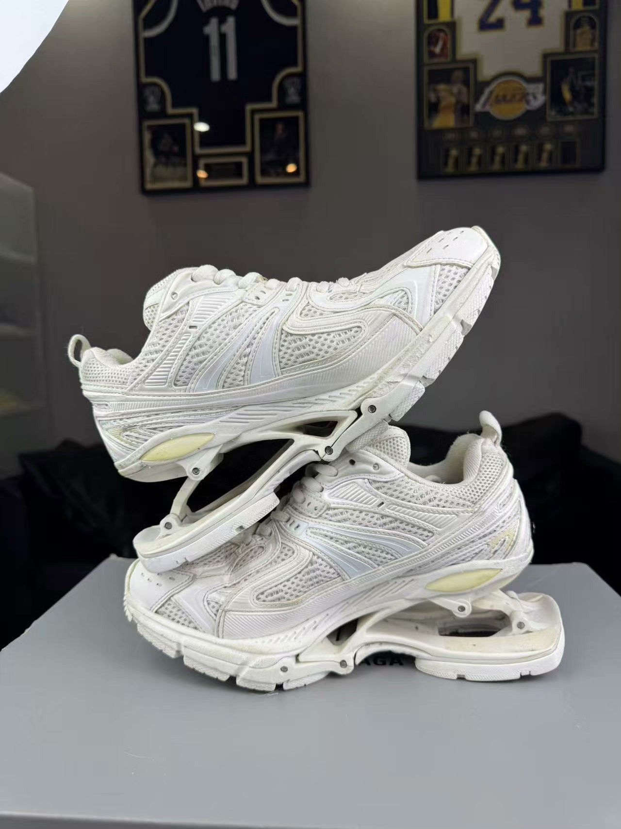 Balenciaga Balenciaga White Lowtop Sneakers us_6 Women Size US 6 / IT 36 - 6 Thumbnail