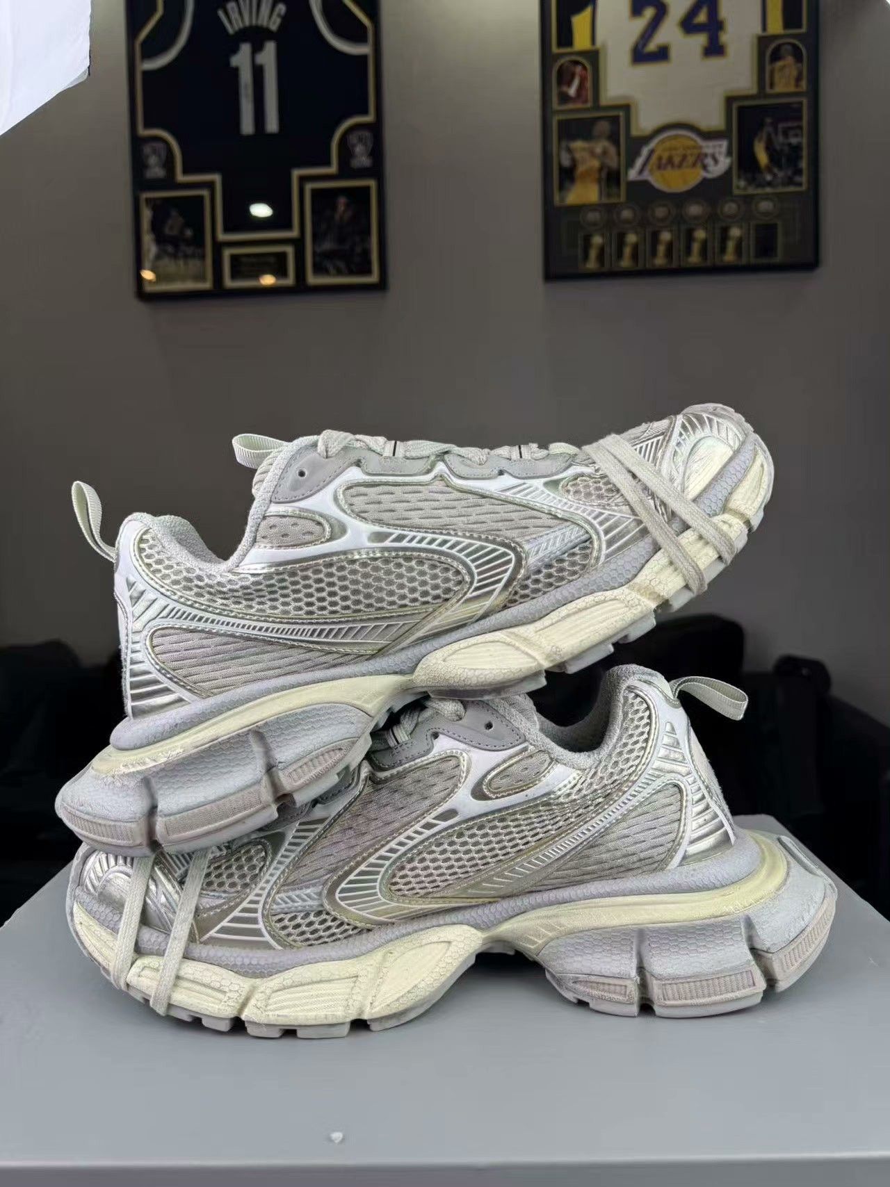 Balenciaga Balenciaga Gold Lowtop Sneakers 8.5 Men Size US 8.5 / EU 41-42 - 6 Thumbnail