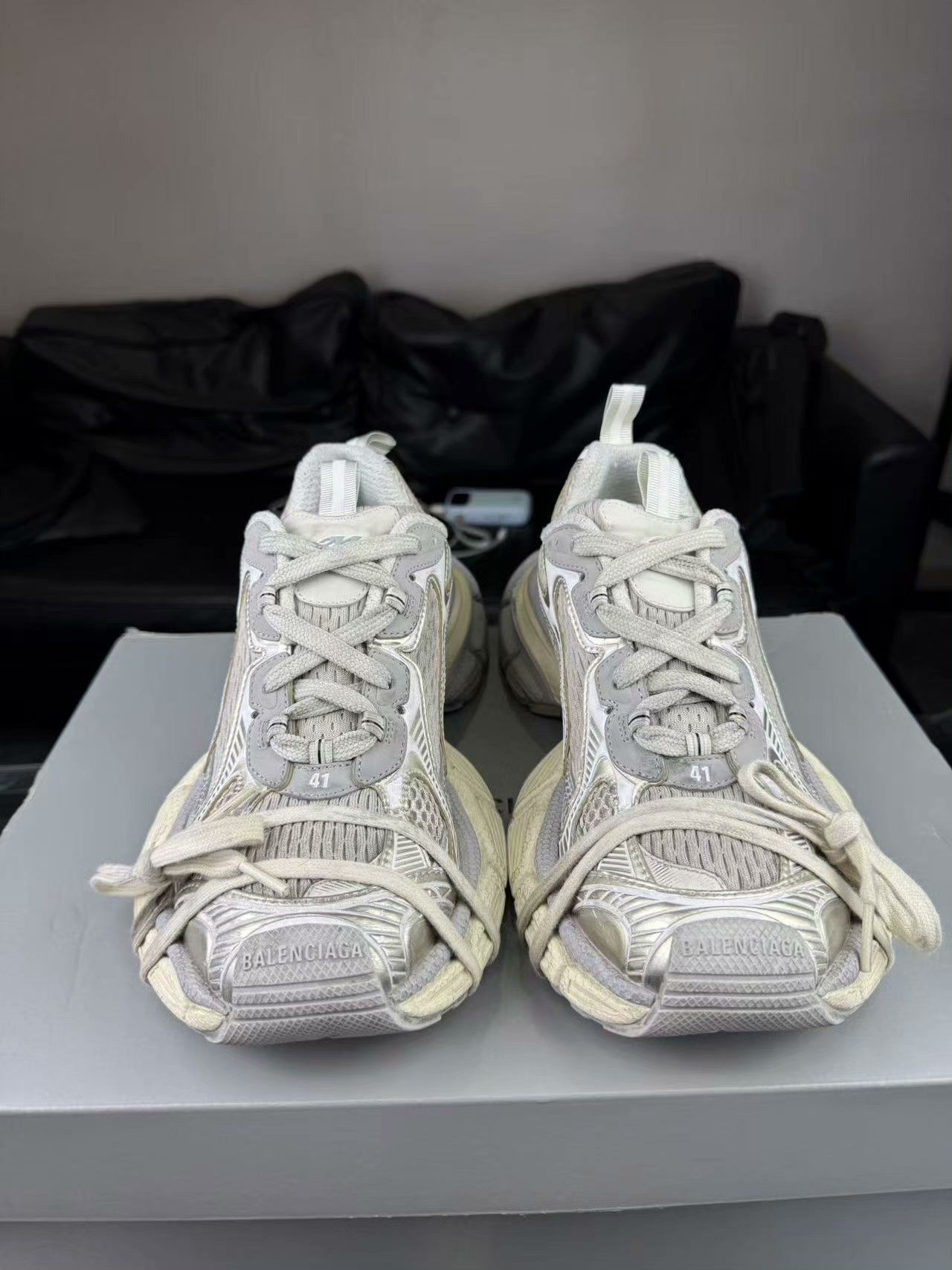 Balenciaga Balenciaga Gold Lowtop Sneakers 8.5 Men Size US 8.5 / EU 41-42 - 2 Thumbnail