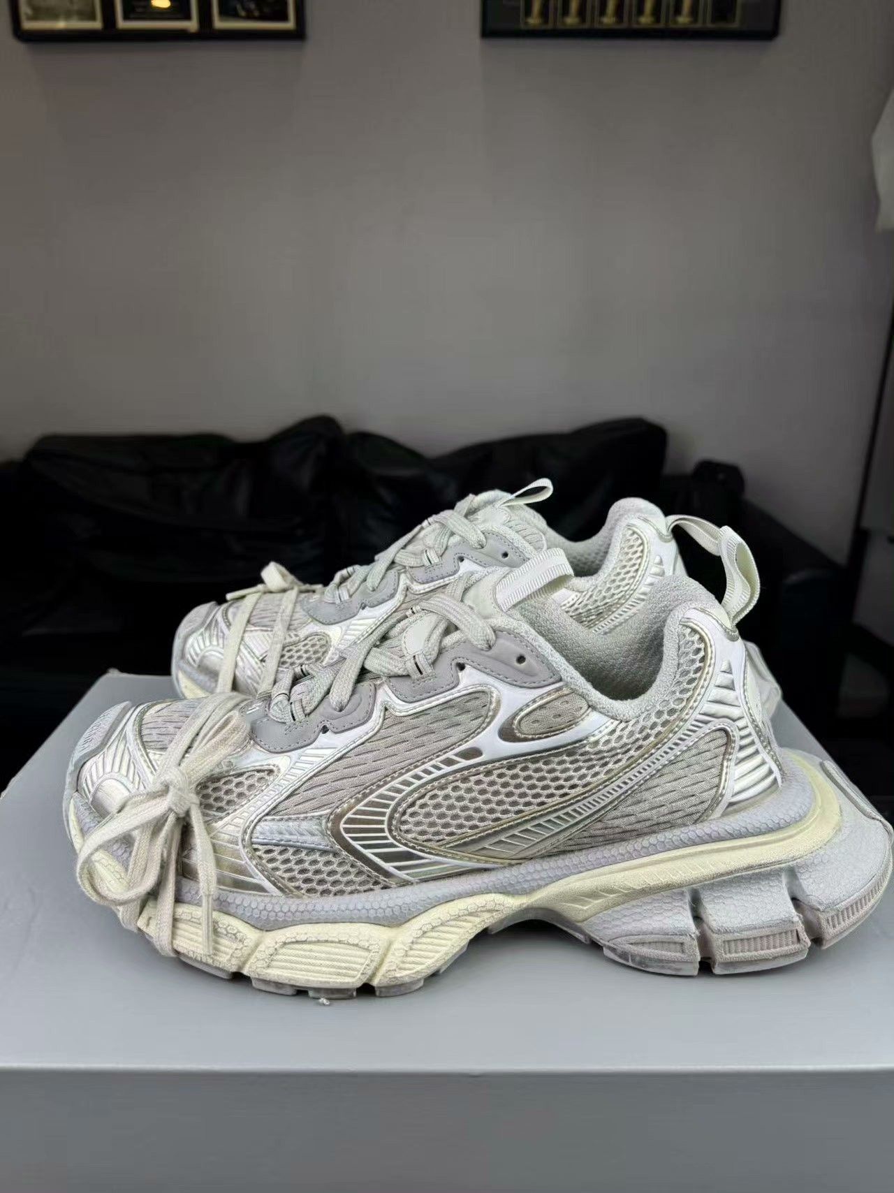 Balenciaga Balenciaga Gold Lowtop Sneakers 8.5 Men Size US 8.5 / EU 41-42 - 3 Thumbnail