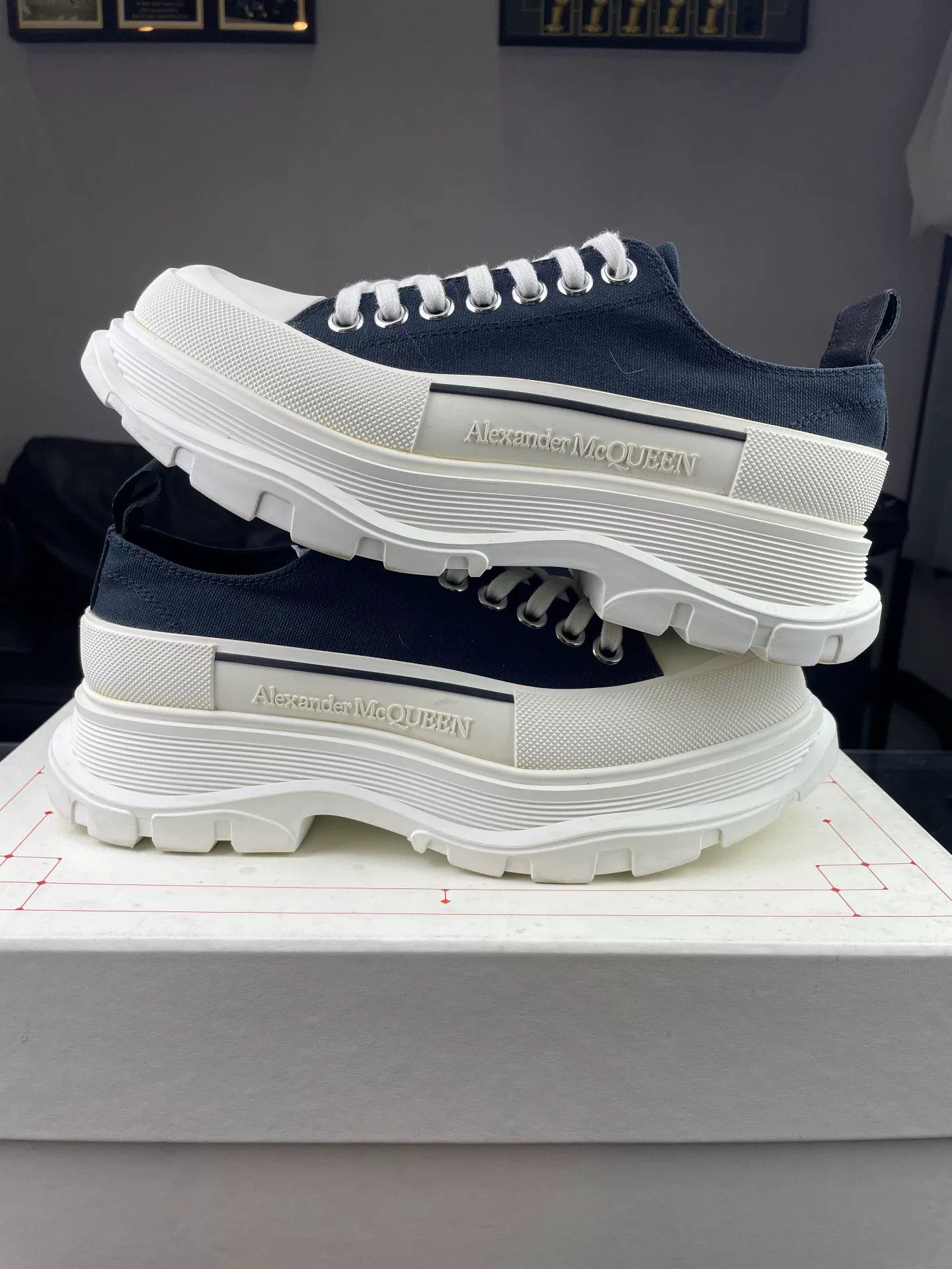 Alexander McQueen Alexander McQueen Black Lowtop Sneakers 7.5 Men Size US 7.5 / EU 40-41 - 6 Thumbnail