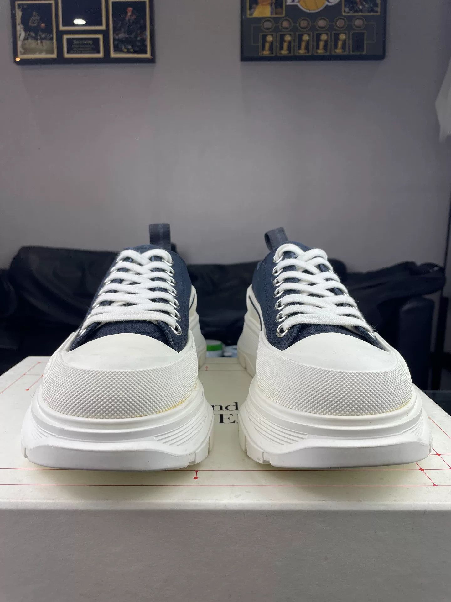 Alexander McQueen Alexander McQueen Black Lowtop Sneakers 7.5 Men Size US 7.5 / EU 40-41 - 2 Thumbnail