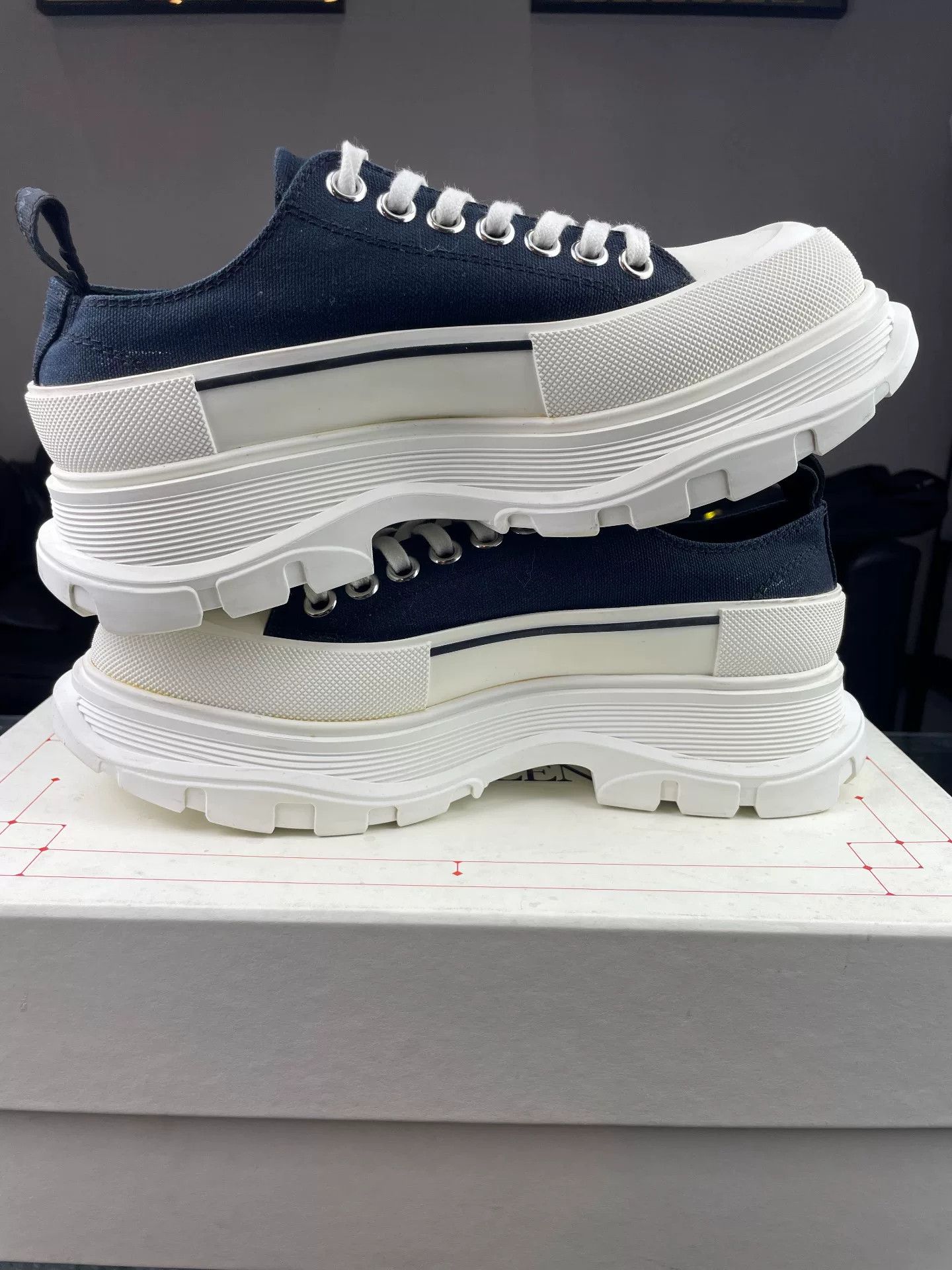Alexander McQueen Alexander McQueen Black Lowtop Sneakers 7.5 Men Size US 7.5 / EU 40-41 - 5 Thumbnail