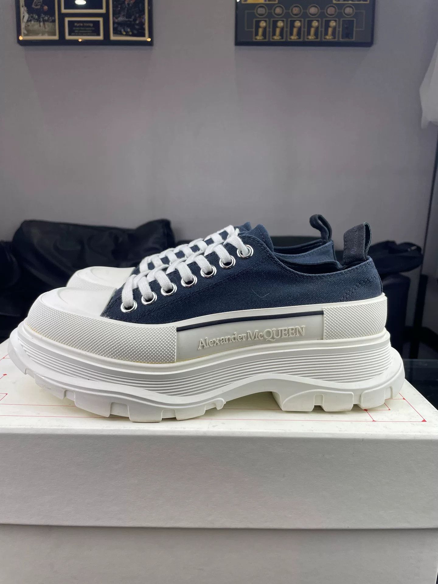 Alexander McQueen Alexander McQueen Black Lowtop Sneakers 7.5 Men Size US 7.5 / EU 40-41 - 7 Thumbnail