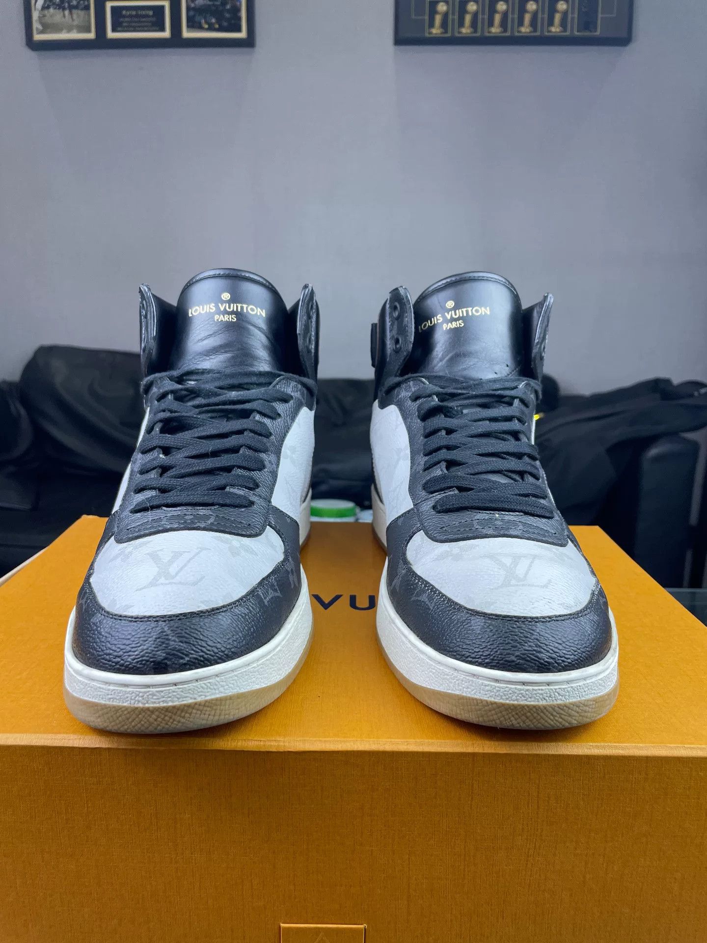 Louis Vuitton Louis Vuitton Hitop Sneakers 9 Men Size US 9 / EU 42 - 2 Thumbnail