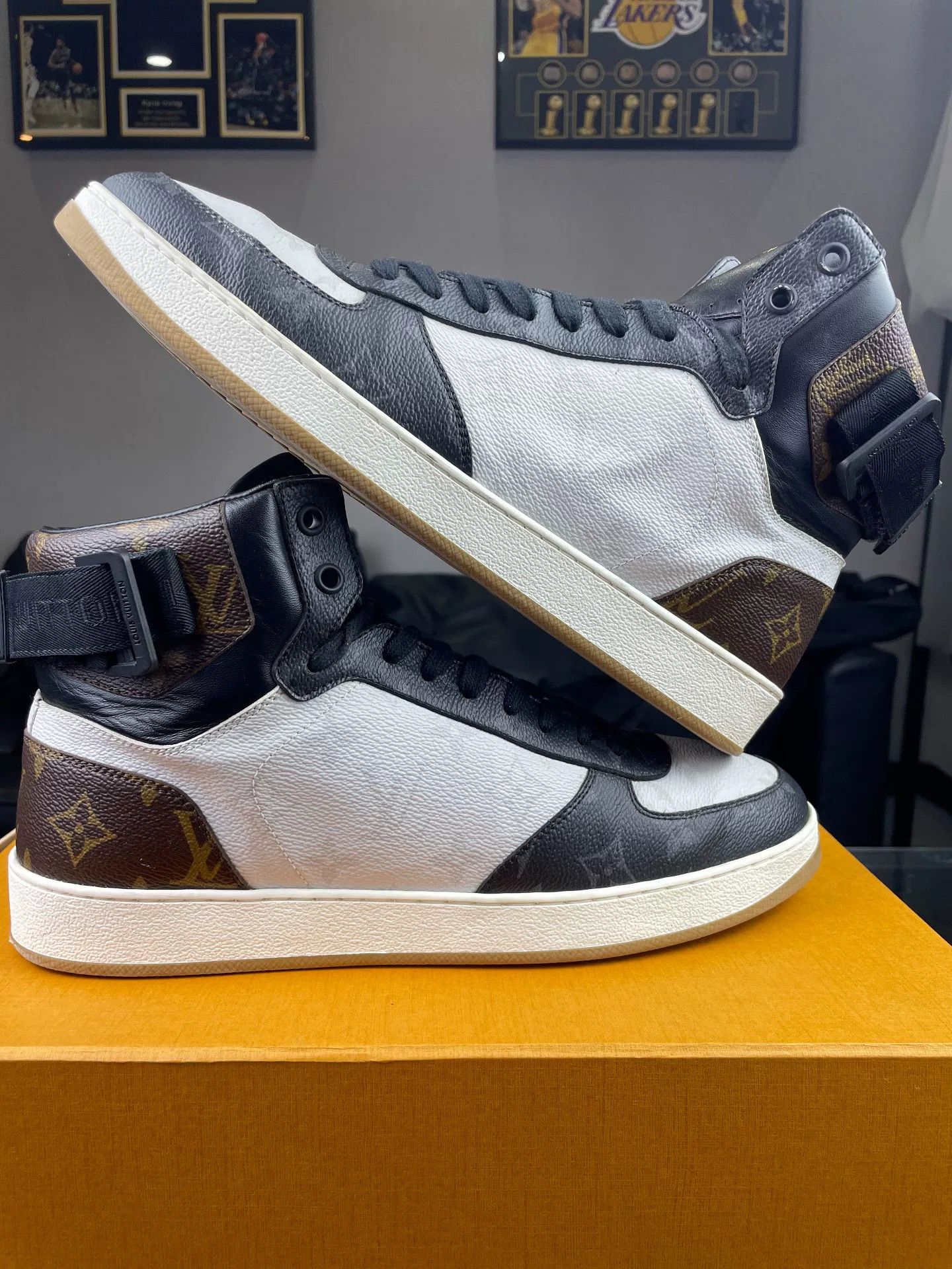 Louis Vuitton Louis Vuitton Hitop Sneakers 9 Men Size US 9 / EU 42 - 6 Thumbnail