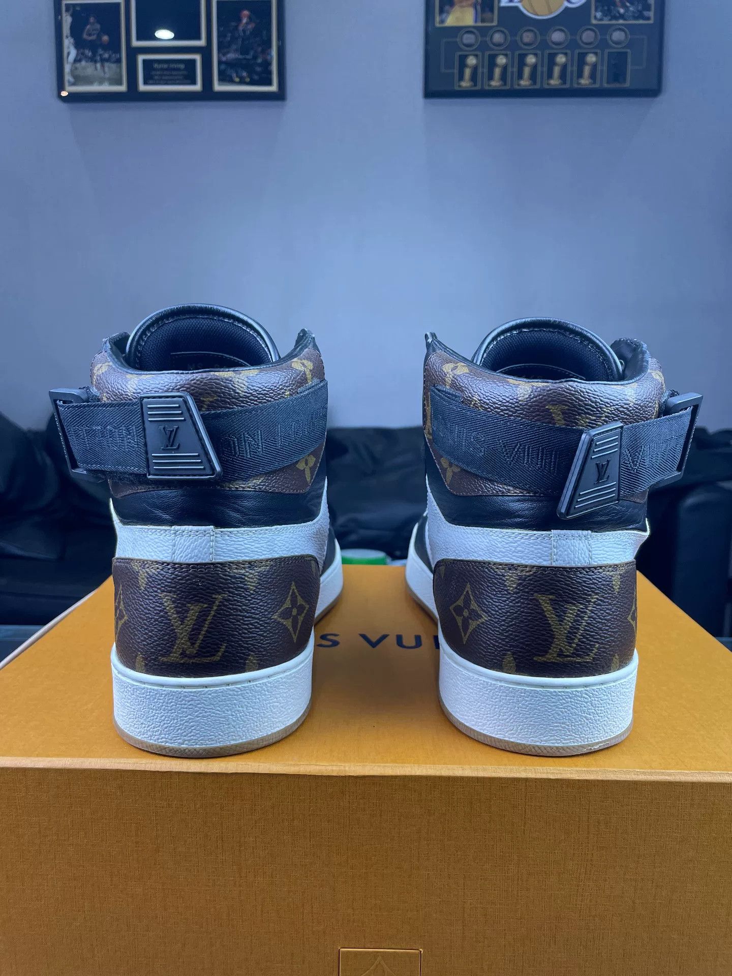 Louis Vuitton Louis Vuitton Hitop Sneakers 9 Men Size US 9 / EU 42 - 3 Thumbnail
