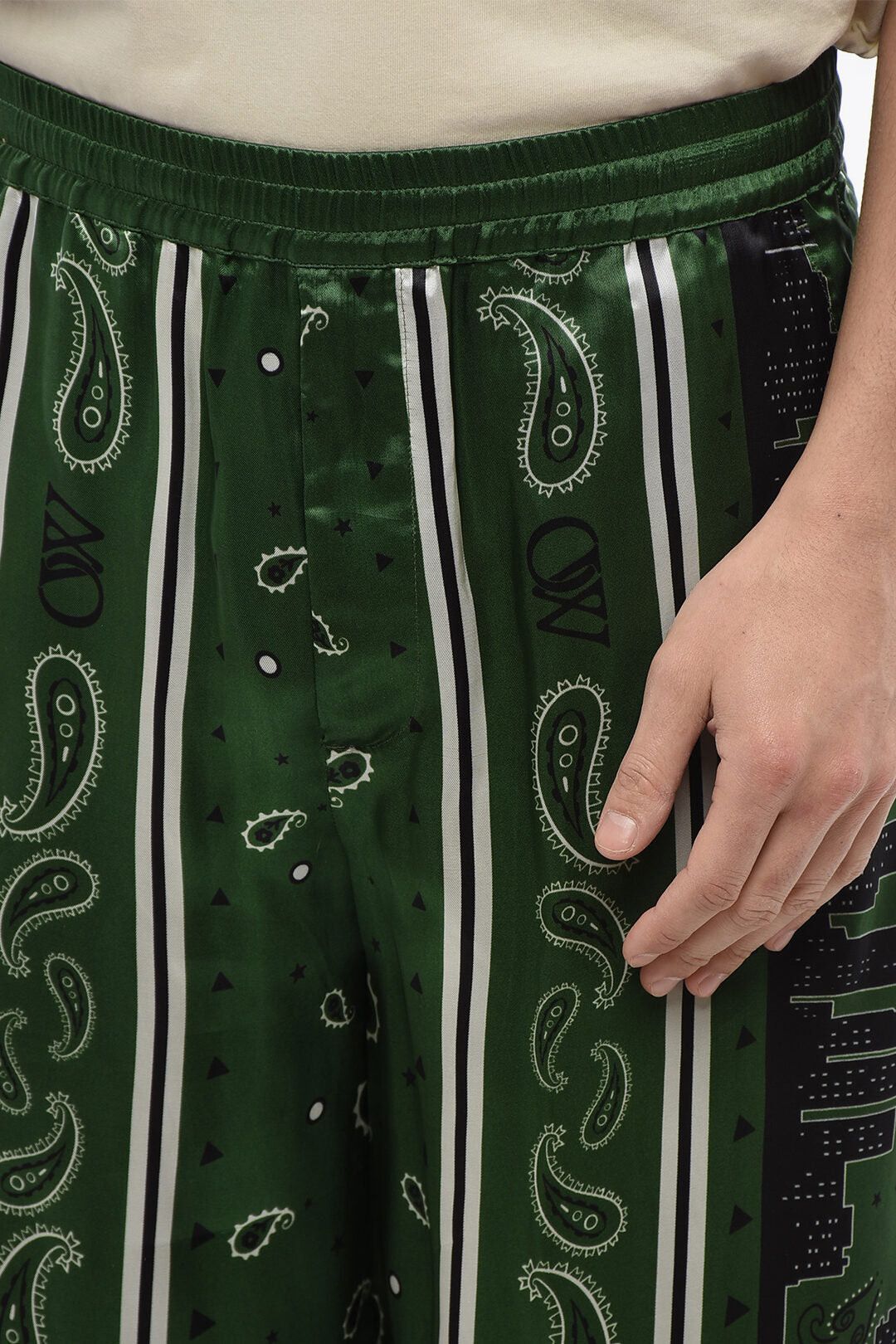 Off-White Shorts with Bandana Print Size US 33 - 3 Thumbnail