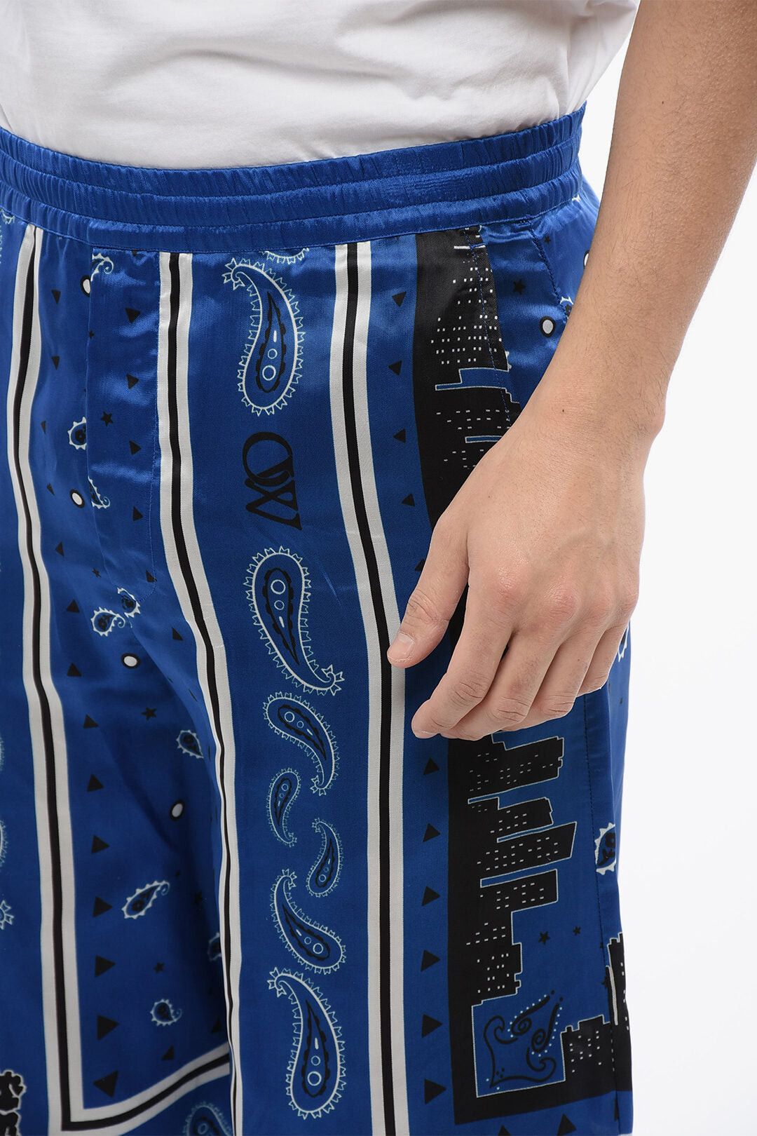 Off-White Shorts with Bandana Print Size US 31 - 3 Thumbnail
