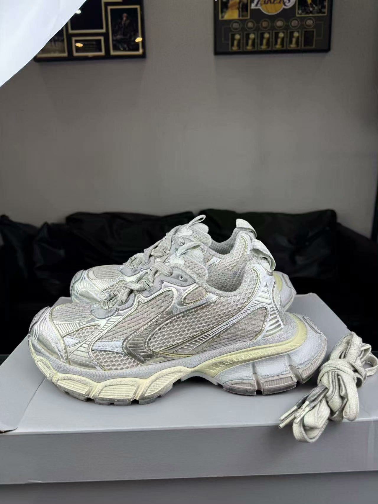 Balenciaga Balenciaga Gold Lowtop Sneakers 7.5 Men Size US 7.5 / EU 40-41 - 3 Thumbnail