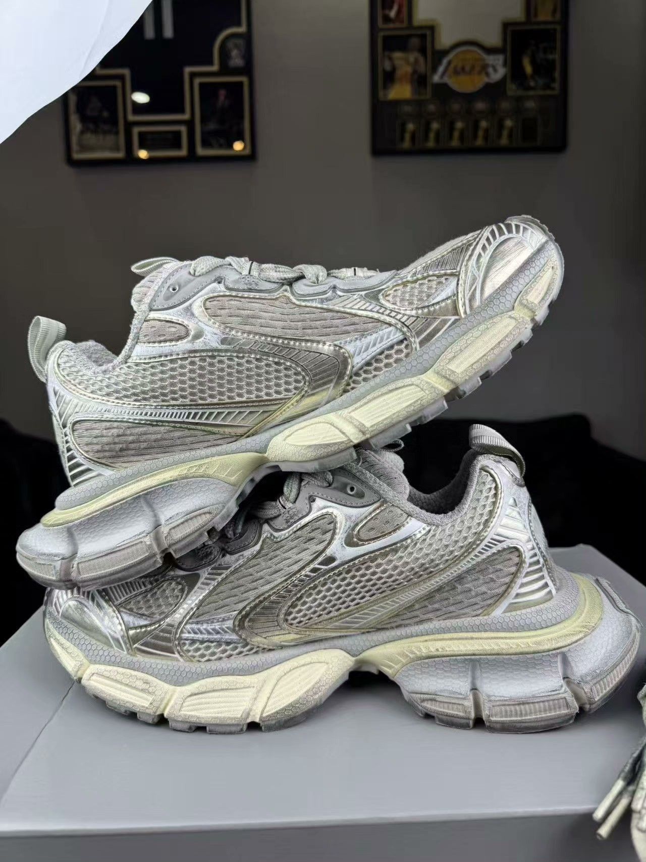Balenciaga Balenciaga Gold Lowtop Sneakers 7.5 Men Size US 7.5 / EU 40-41 - 6 Thumbnail