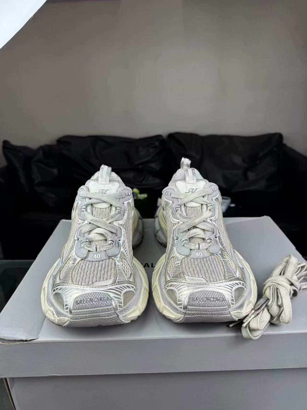 Balenciaga Balenciaga Gold Lowtop Sneakers 7.5 Men Size US 7.5 / EU 40-41 - 2 Thumbnail