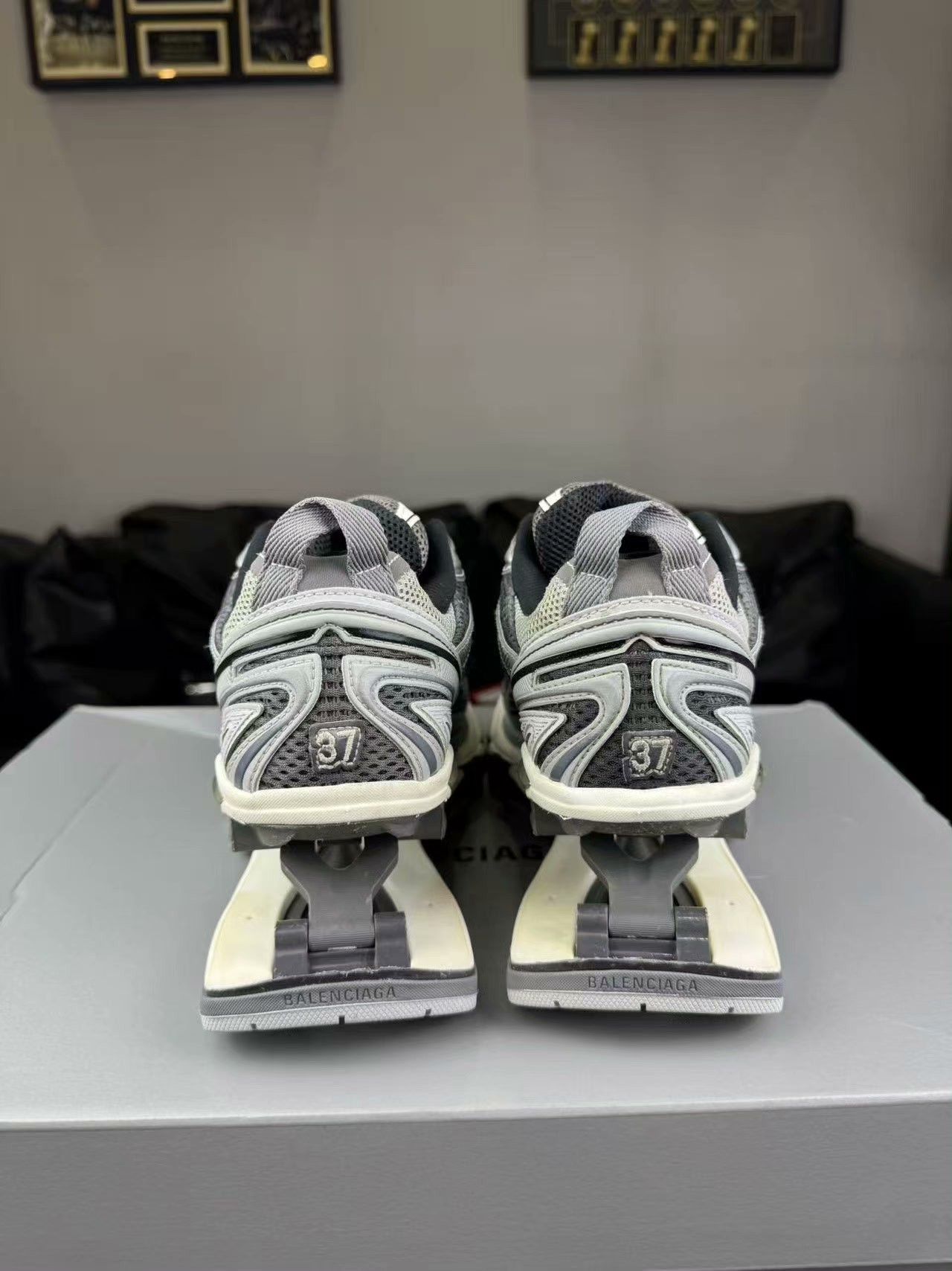 Balenciaga Balenciaga White Lowtop Sneakers us_6-5 Women Size US 6.5 / IT 36.5 - 4 Thumbnail