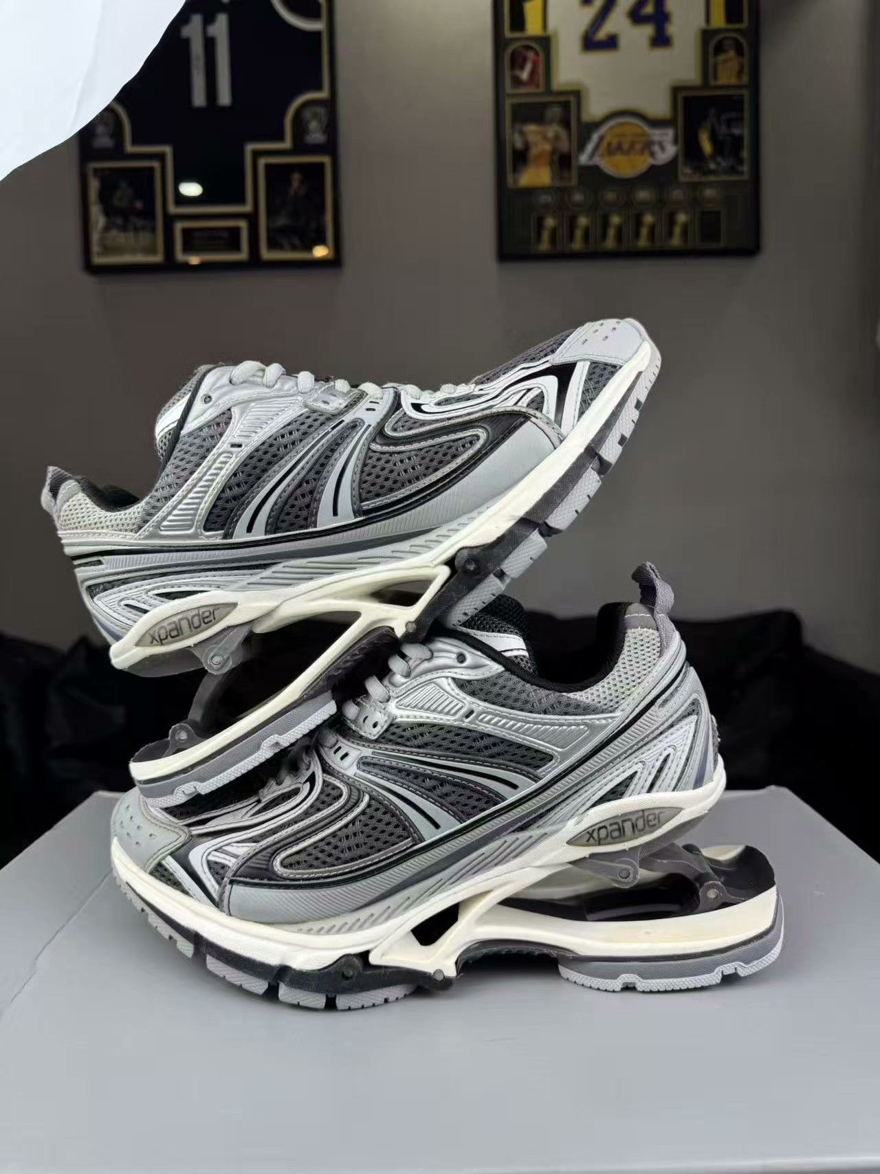 Balenciaga Balenciaga White Lowtop Sneakers us_6-5 Women Size US 6.5 / IT 36.5 - 7 Thumbnail