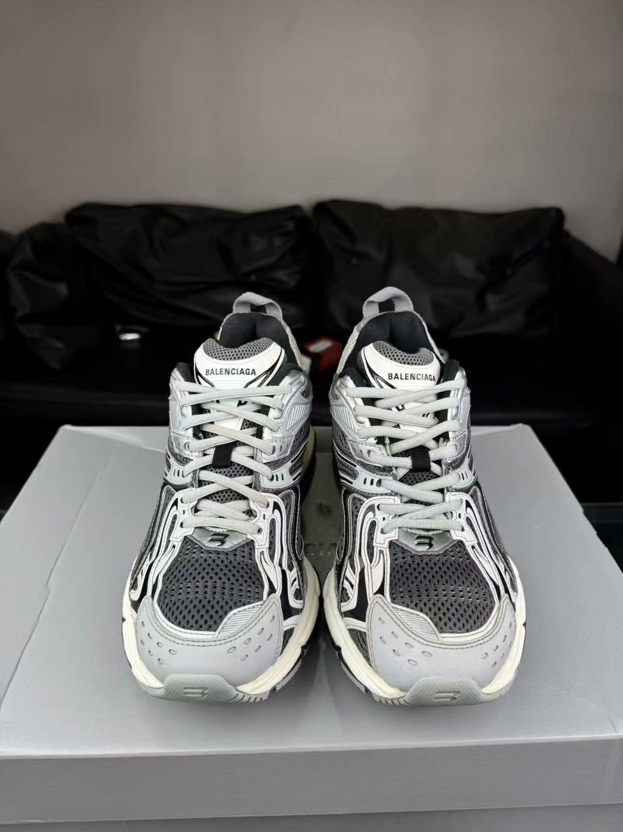 Balenciaga Balenciaga White Lowtop Sneakers us_6-5 Women Size US 6.5 / IT 36.5 - 2 Thumbnail