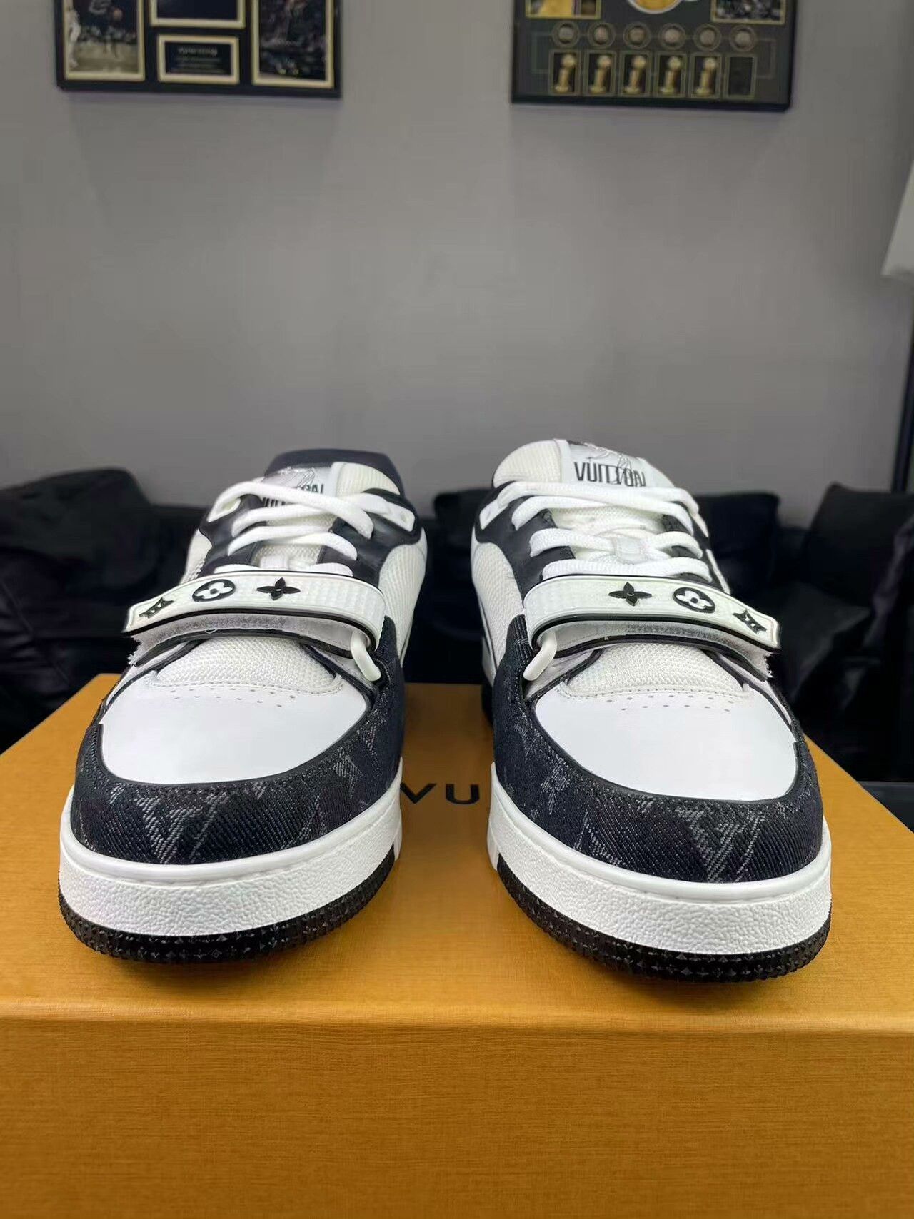 Louis Vuitton Louis Vuitton Training Black Lowtop Sneakers 9.5 Men Size US 9.5 / EU 42-43 - 2 Thumbnail