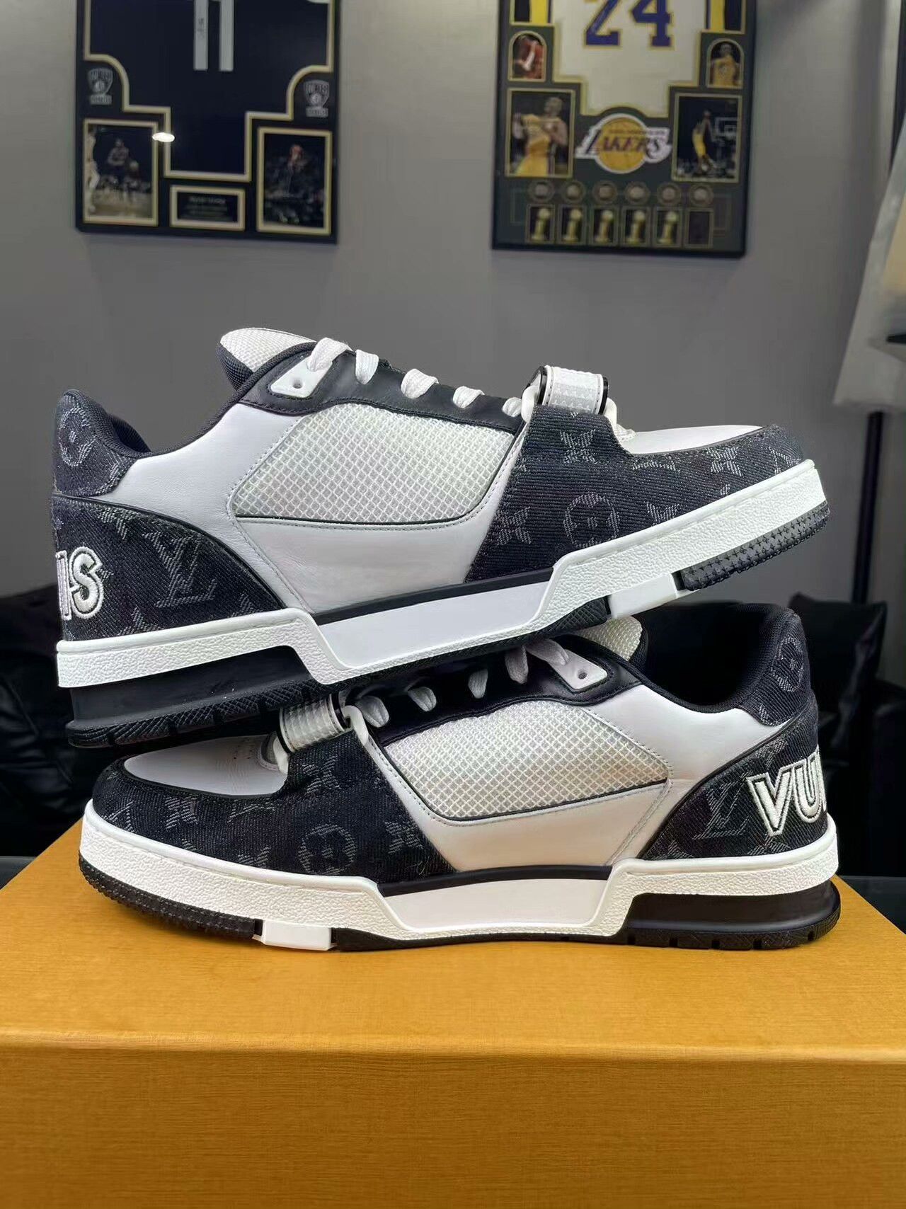 Louis Vuitton Louis Vuitton Training Black Lowtop Sneakers 9.5 Men Size US 9.5 / EU 42-43 - 5 Thumbnail