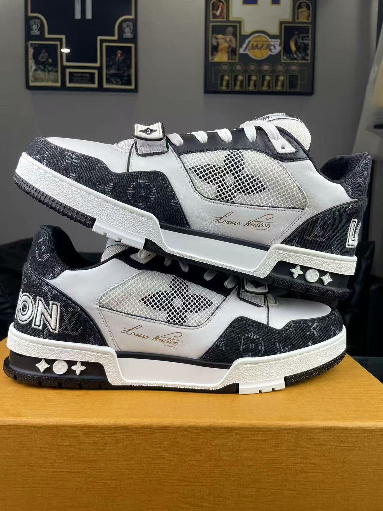 Louis Vuitton Louis Vuitton Training Black Lowtop Sneakers 9.5 Men Size US 9.5 / EU 42-43 - 6 Thumbnail