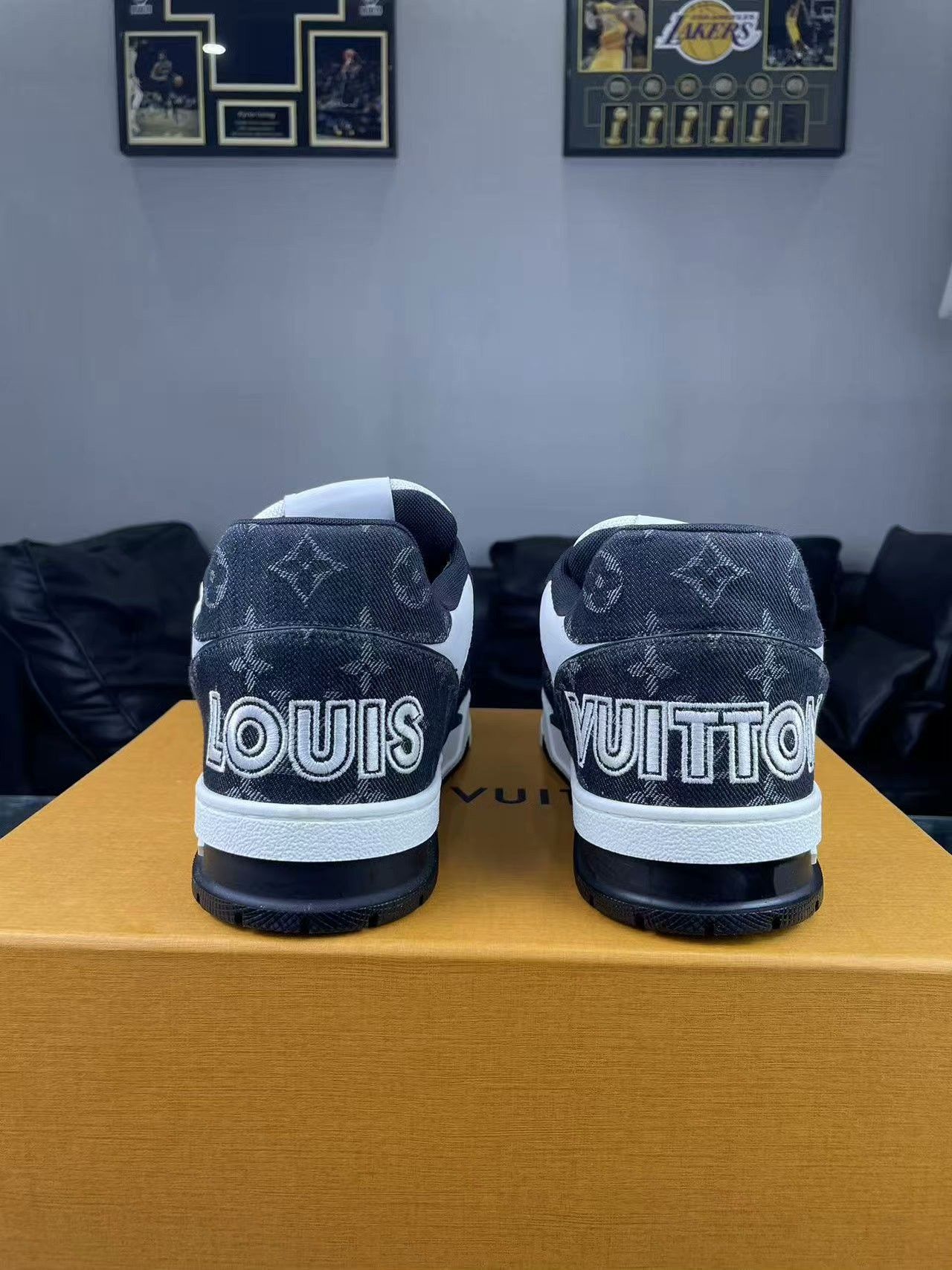 Louis Vuitton Louis Vuitton Training Black Lowtop Sneakers 9.5 Men Size US 9.5 / EU 42-43 - 3 Thumbnail
