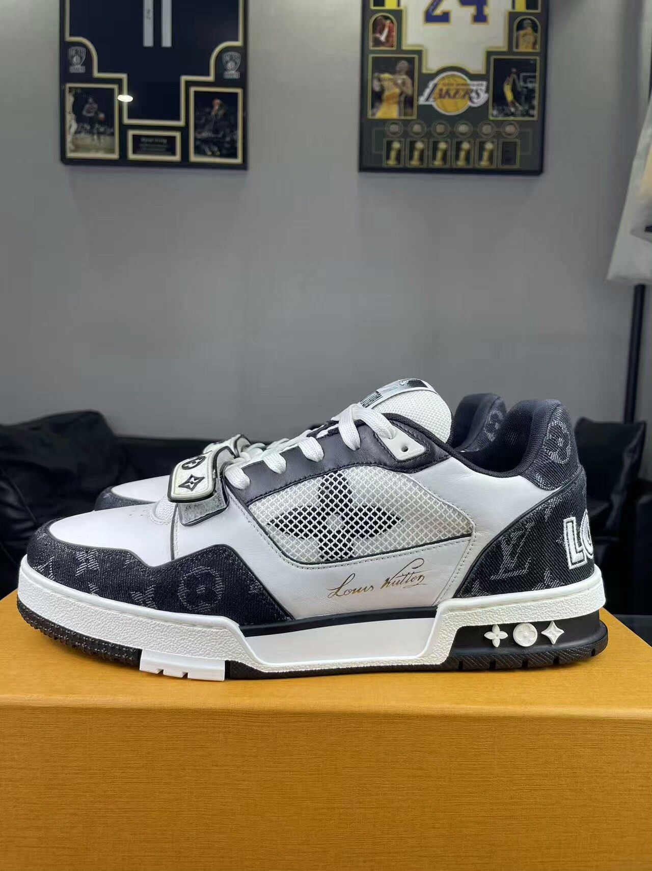 Louis Vuitton Louis Vuitton Training Black Lowtop Sneakers 9.5 Men Size US 9.5 / EU 42-43 - 7 Thumbnail