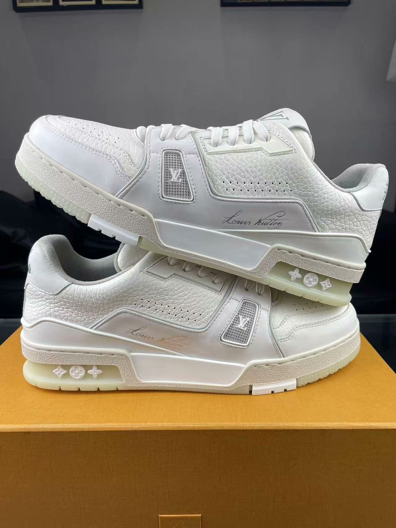 Louis Vuitton Louis Vuitton Training White Lowtop Sneakers 8.5 Men Size US 8.5 / EU 41-42 - 6 Thumbnail