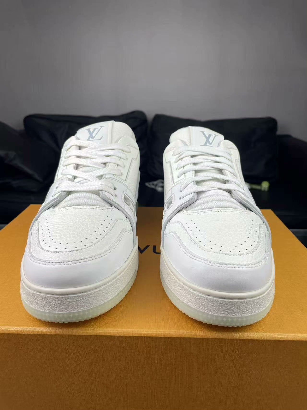 Louis Vuitton Louis Vuitton Training White Lowtop Sneakers 8.5 Men Size US 8.5 / EU 41-42 - 2 Thumbnail