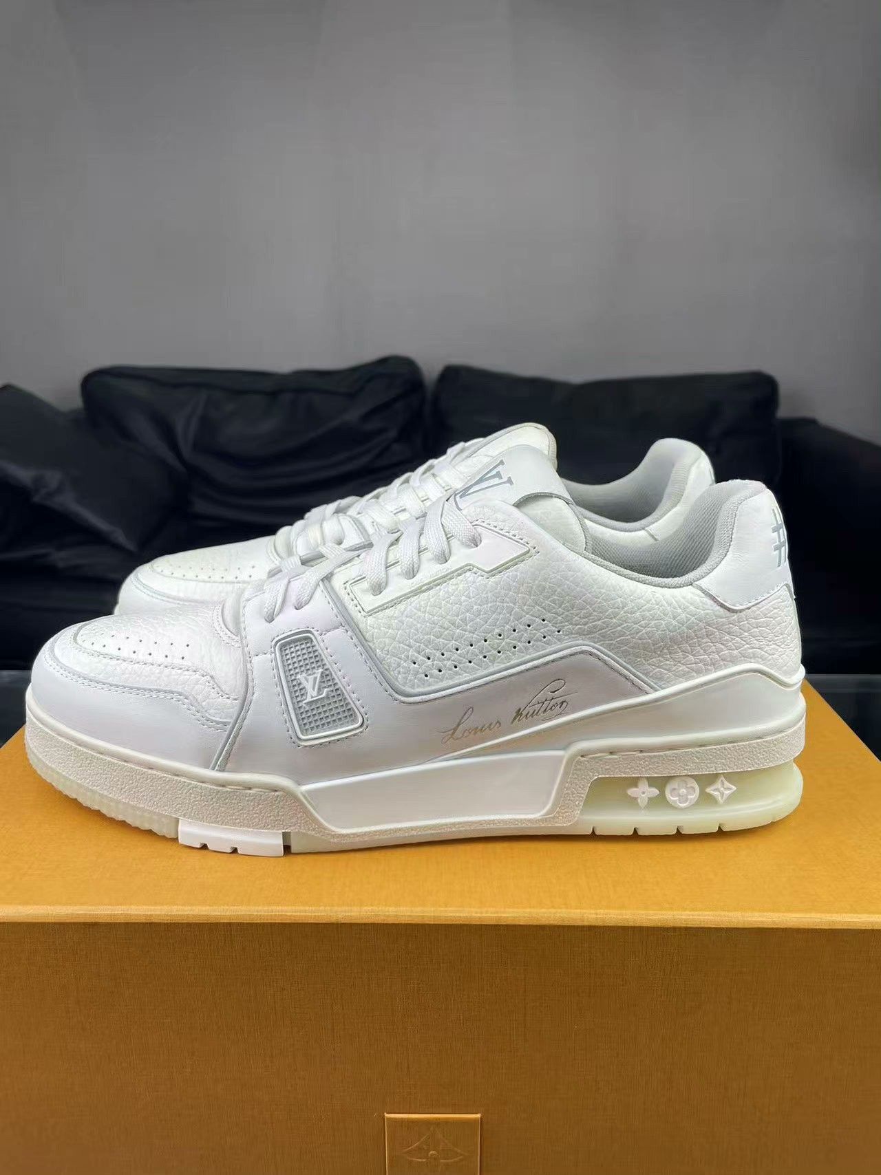 Louis Vuitton Louis Vuitton Training White Lowtop Sneakers 8.5 Men Size US 8.5 / EU 41-42 - 7 Thumbnail