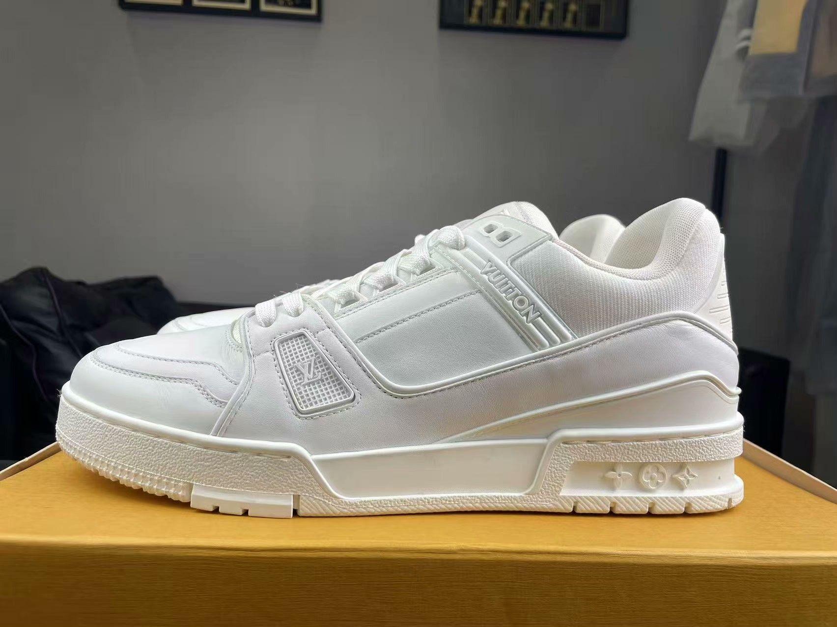 Louis Vuitton Louis Vuitton Training White Lowtop Sneakers 9.5 Men Size US 9.5 / EU 42-43 - 7 Thumbnail