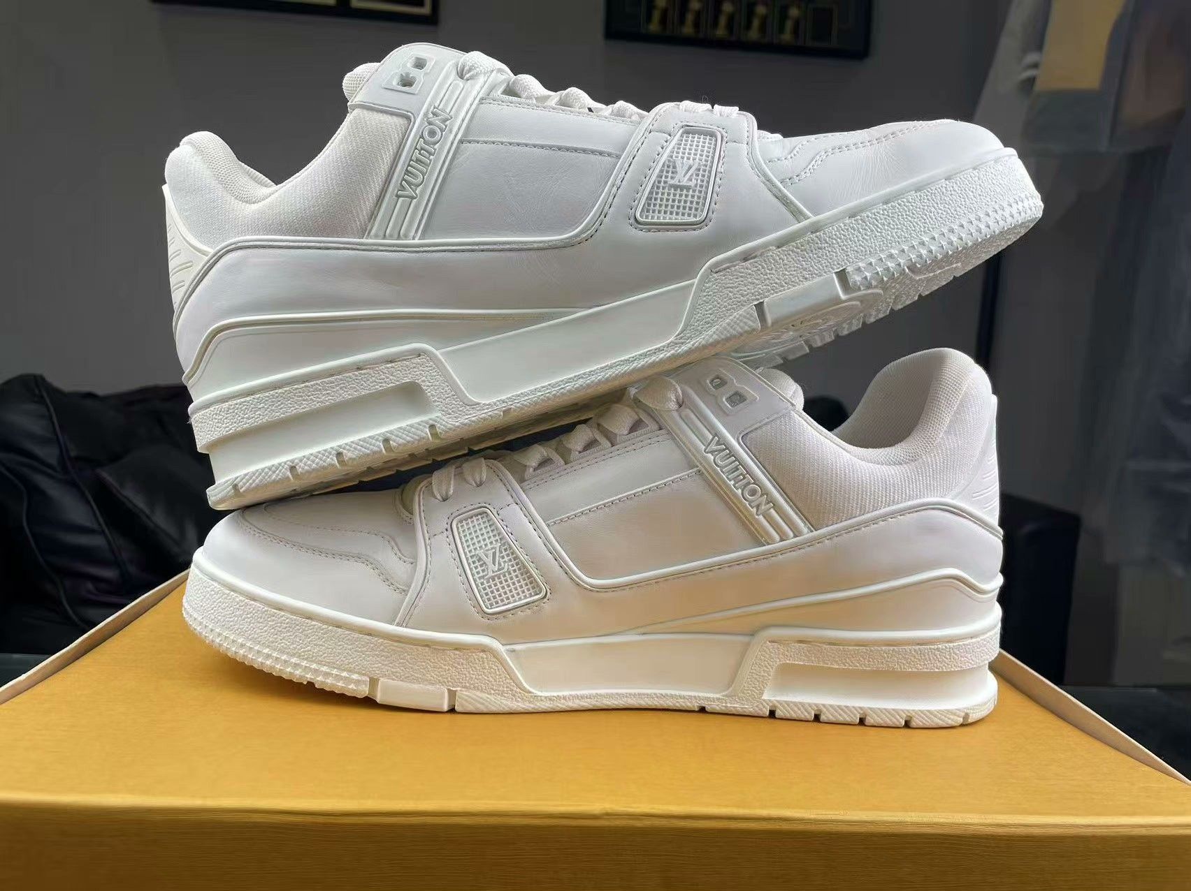 Louis Vuitton Louis Vuitton Training White Lowtop Sneakers 9.5 Men Size US 9.5 / EU 42-43 - 5 Thumbnail
