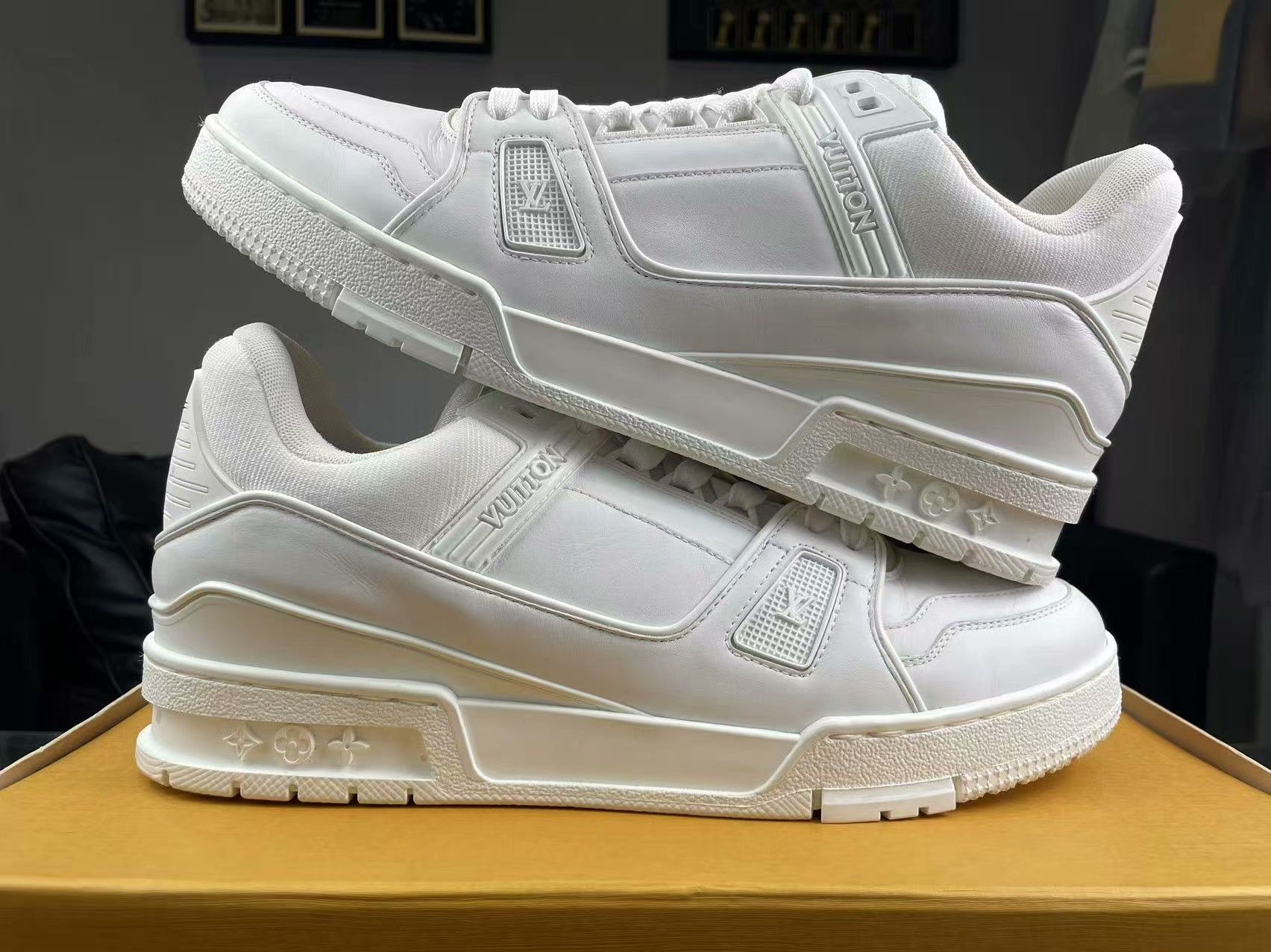 Louis Vuitton Louis Vuitton Training White Lowtop Sneakers 9.5 Men Size US 9.5 / EU 42-43 - 6 Thumbnail