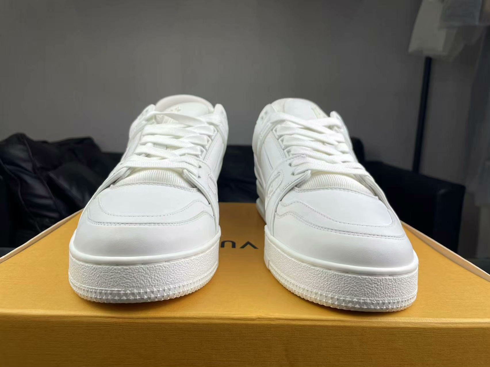 Louis Vuitton Louis Vuitton Training White Lowtop Sneakers 9.5 Men Size US 9.5 / EU 42-43 - 2 Thumbnail