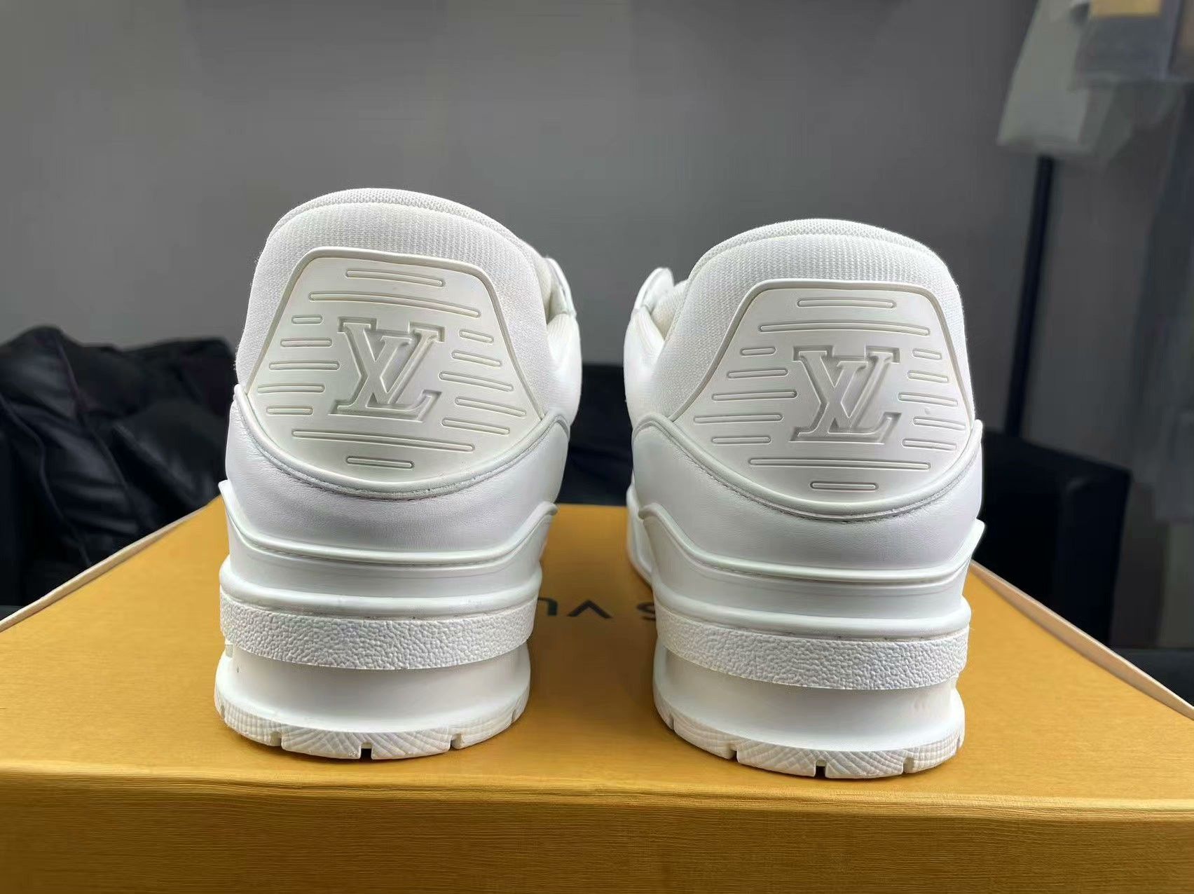 Louis Vuitton Louis Vuitton Training White Lowtop Sneakers 9.5 Men Size US 9.5 / EU 42-43 - 3 Thumbnail