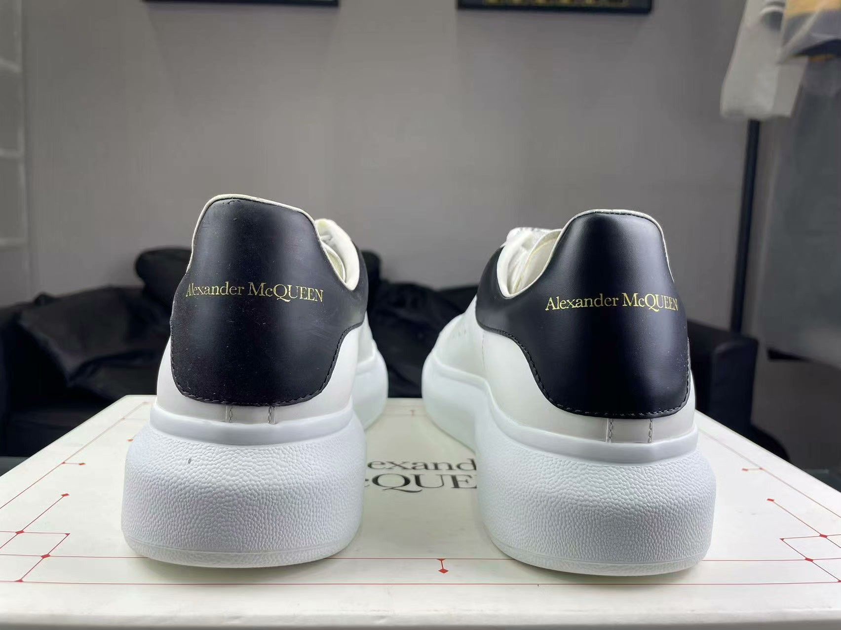 Alexander McQueen Alexander McQueen White Lowtop Sneakers us_8-5 Women Size US 8.5 / IT 38.5 - 3 Thumbnail
