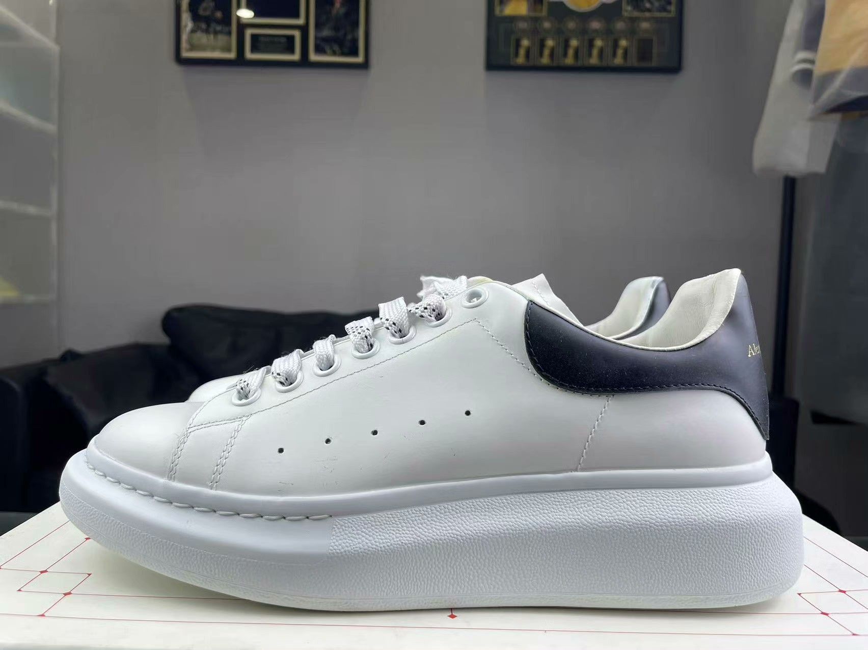 Alexander McQueen Alexander McQueen White Lowtop Sneakers us_8-5 Women Size US 8.5 / IT 38.5 - 7 Thumbnail