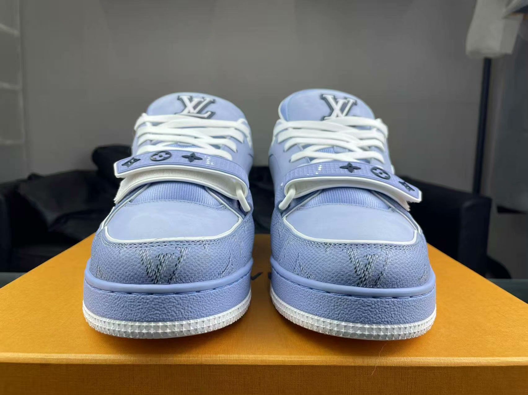 Louis Vuitton Louis Vuitton Training Lowtop Sneakers 9.5 Men Size US 9.5 / EU 42-43 - 2 Thumbnail
