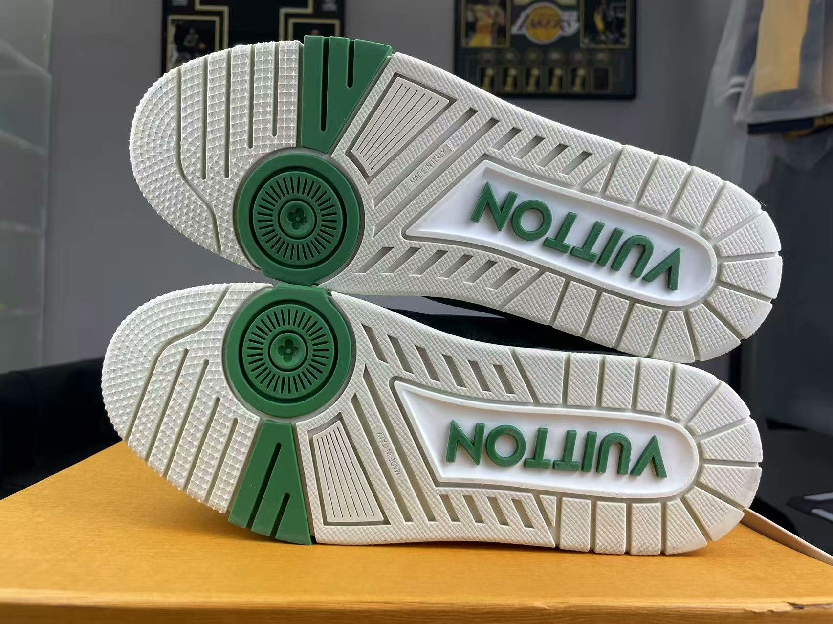 Louis Vuitton Louis Vuitton Training Green Lowtop Sneakers 7.5 Men Size US 7.5 / EU 40-41 - 4 Thumbnail
