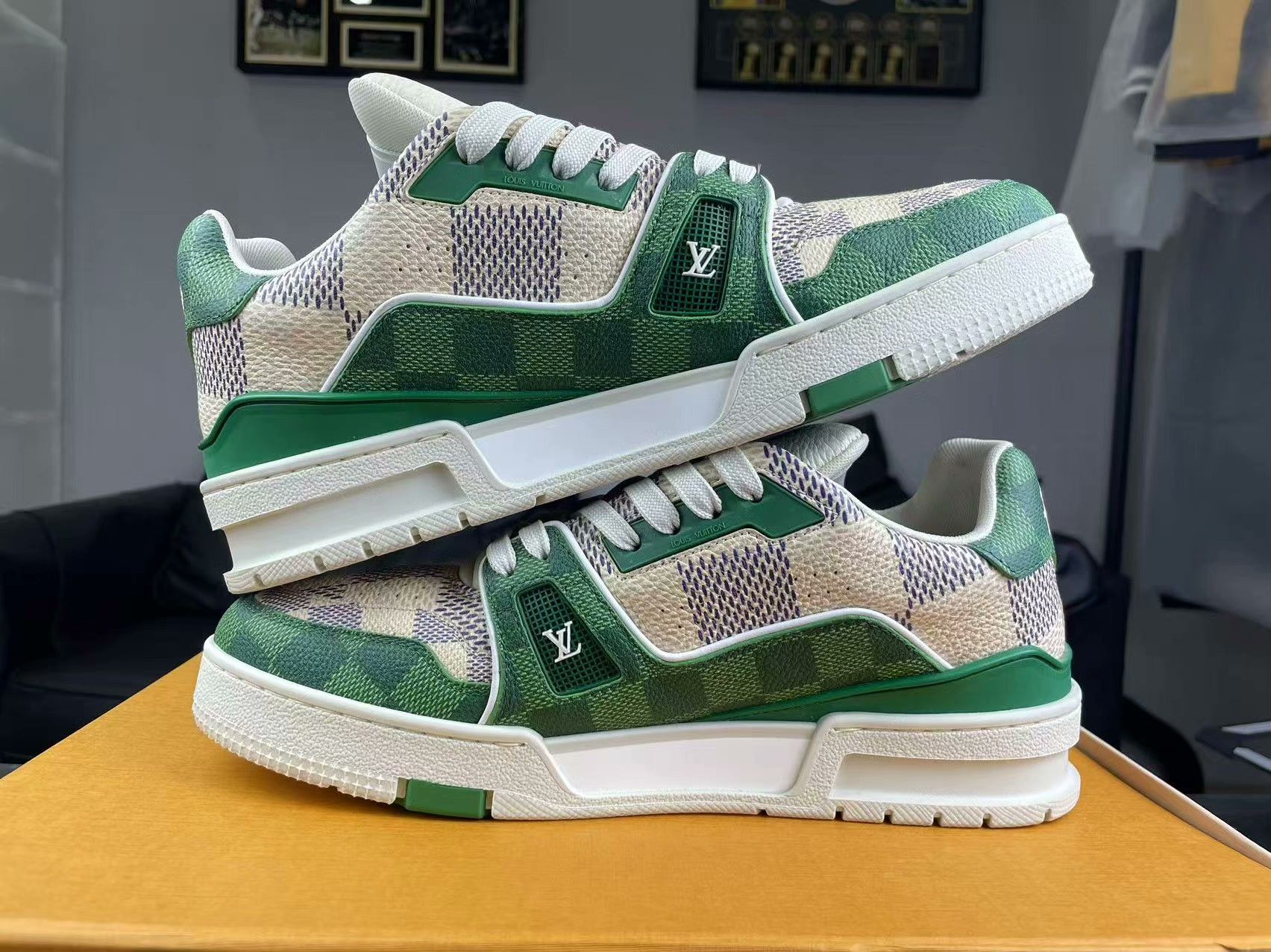 Louis Vuitton Louis Vuitton Training Green Lowtop Sneakers 7.5 Men Size US 7.5 / EU 40-41 - 5 Thumbnail