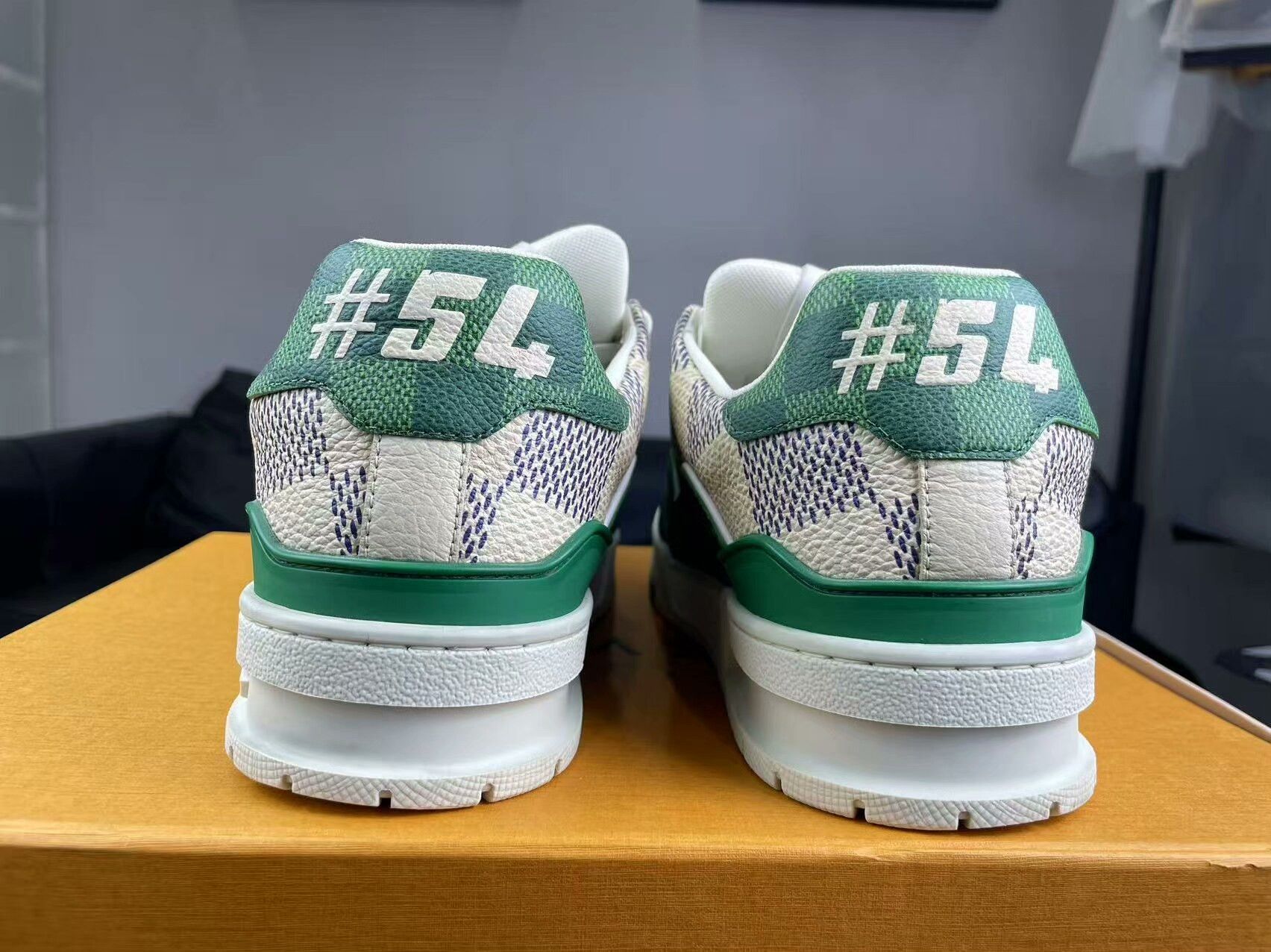 Louis Vuitton Louis Vuitton Training Green Lowtop Sneakers 7.5 Men Size US 7.5 / EU 40-41 - 3 Thumbnail