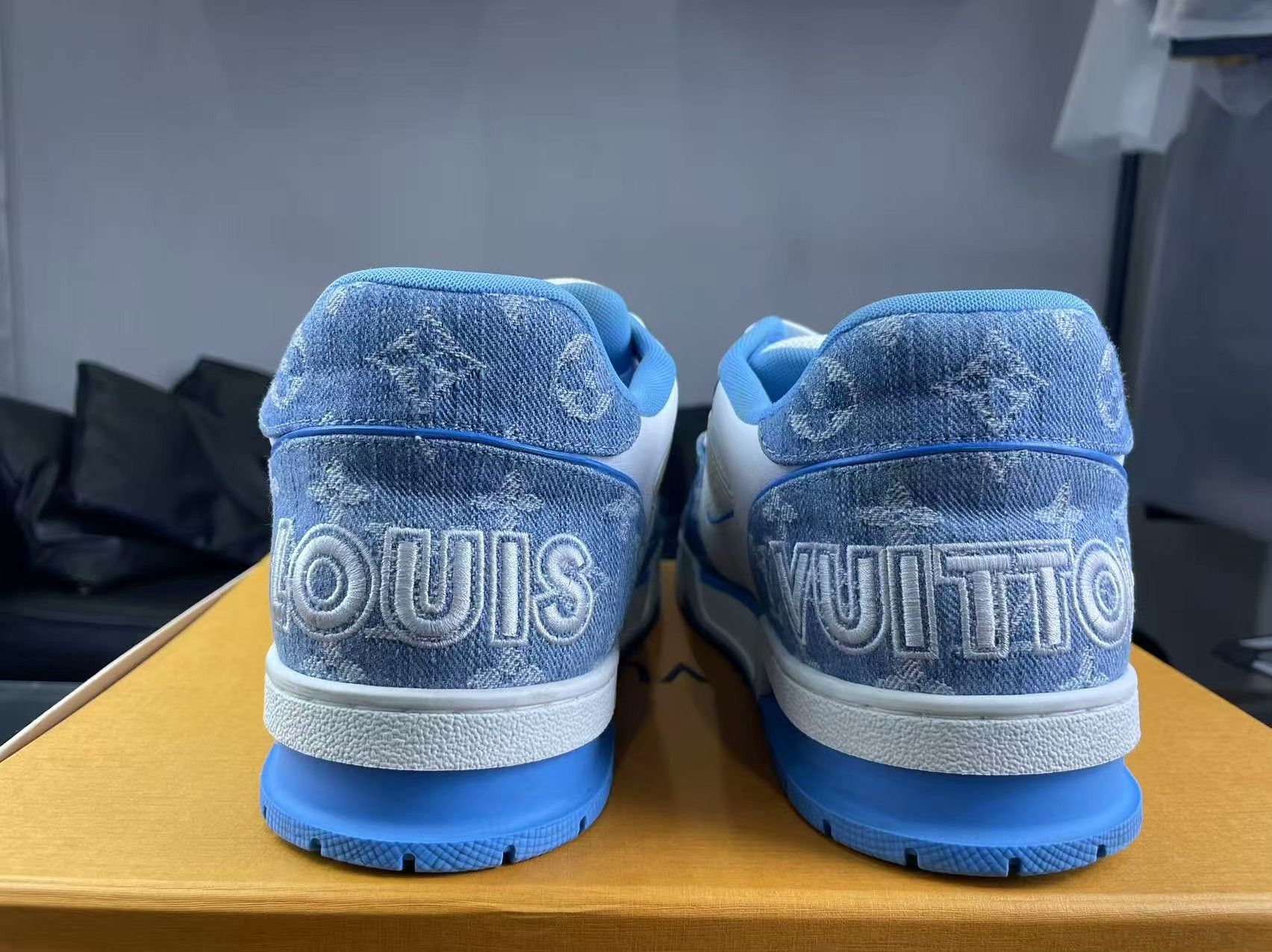 Louis Vuitton Louis Vuitton Training Blue Lowtop Sneakers 10 Men Size US 10 / EU 43 - 3 Thumbnail