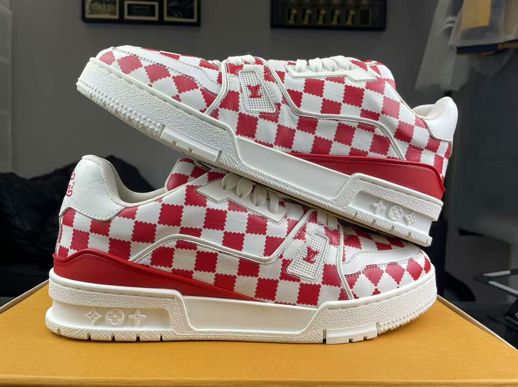 Louis Vuitton Louis Vuitton Training Red Lowtop Sneakers 8.5 Men Size US 8.5 / EU 41-42 - 6 Thumbnail