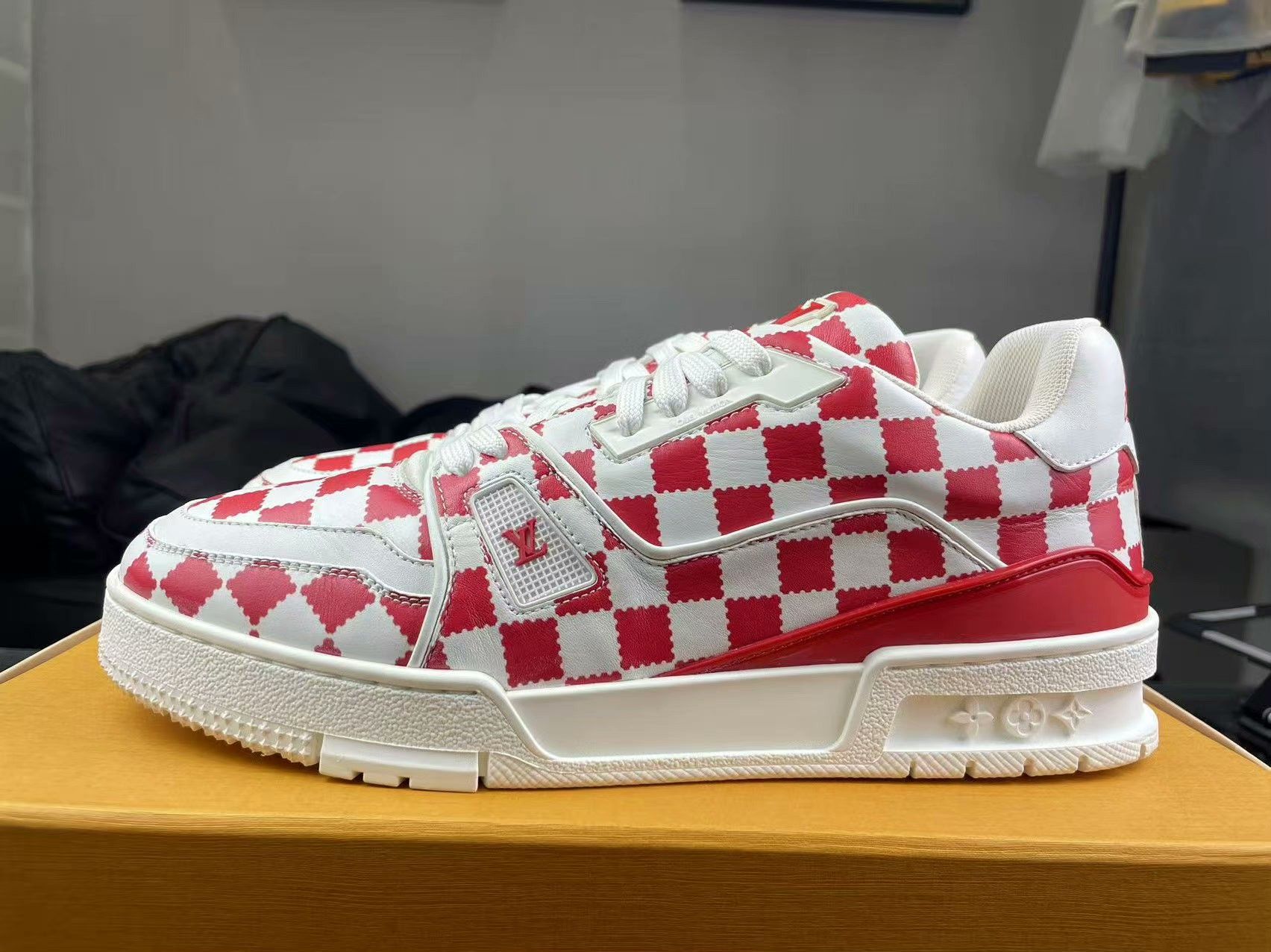 Louis Vuitton Louis Vuitton Training Red Lowtop Sneakers 8.5 Men Size US 8.5 / EU 41-42 - 7 Thumbnail