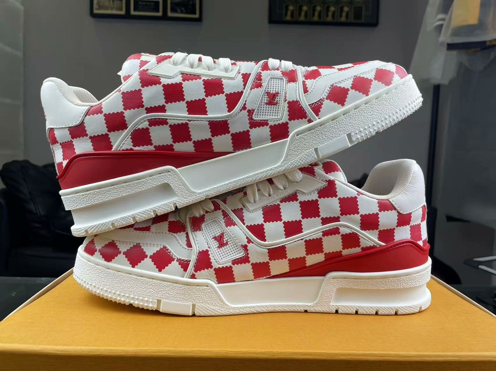 Louis Vuitton Louis Vuitton Training Red Lowtop Sneakers 8.5 Men Size US 8.5 / EU 41-42 - 5 Thumbnail